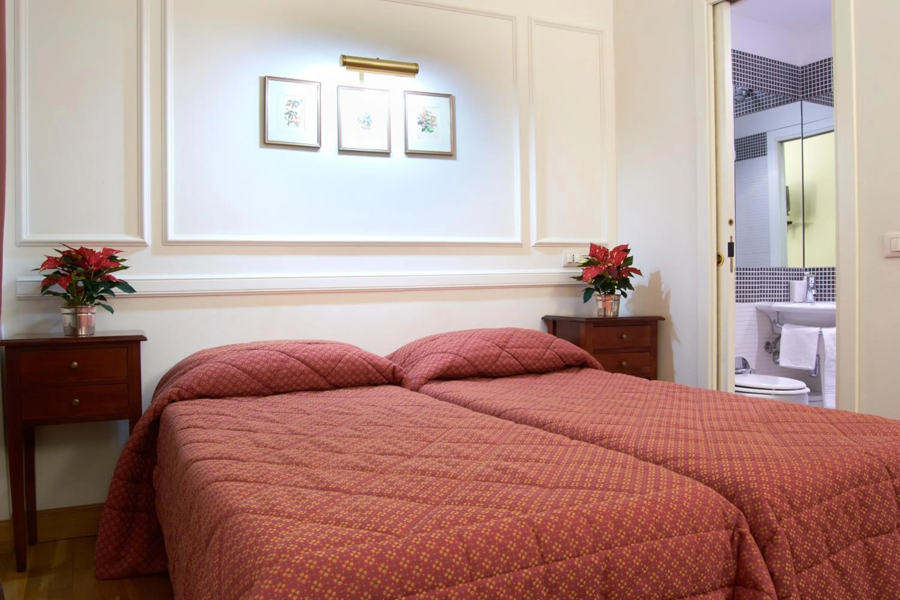 Photo of the whole room, Bed in Domus Mazzini