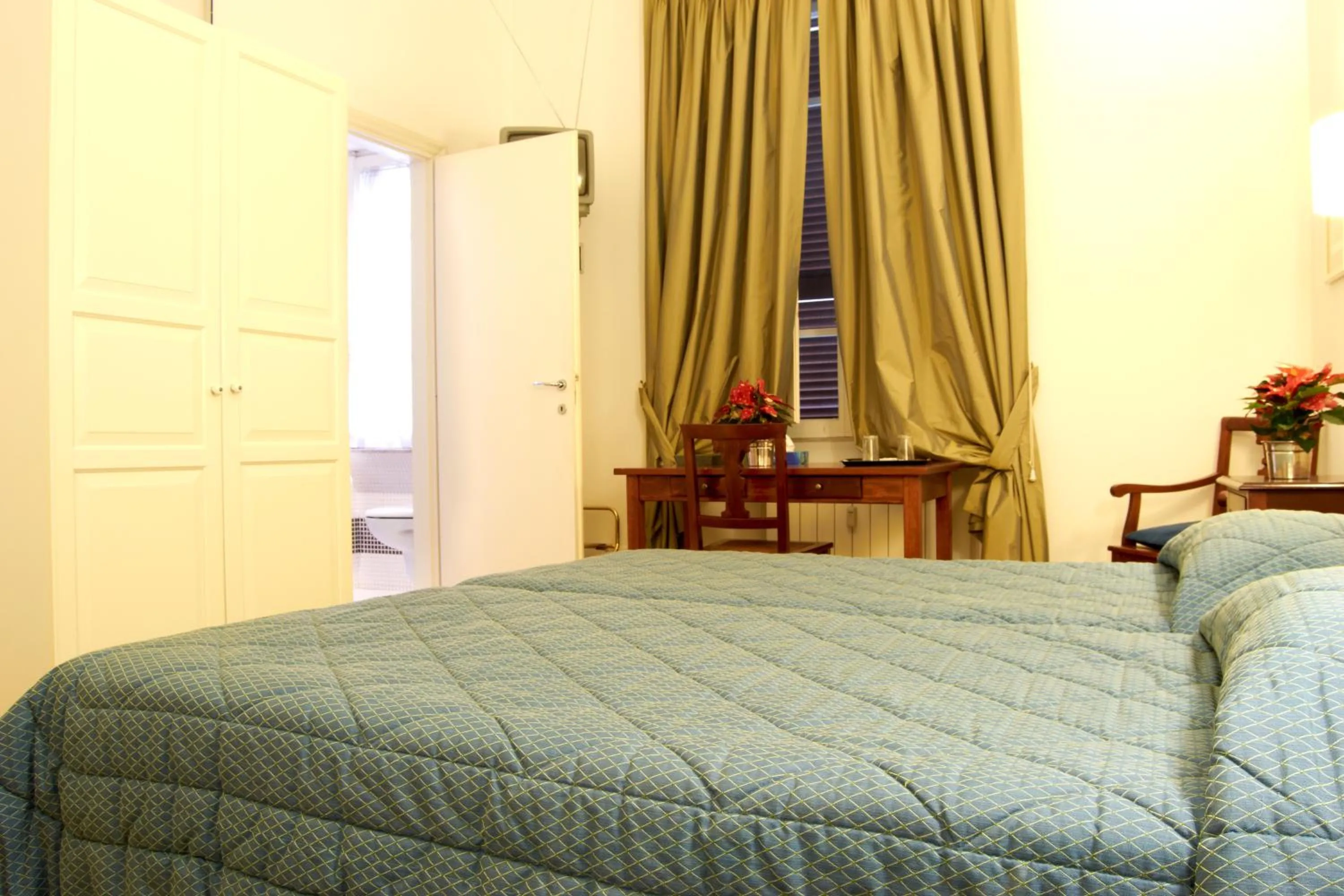 Photo of the whole room, Bed in Domus Mazzini