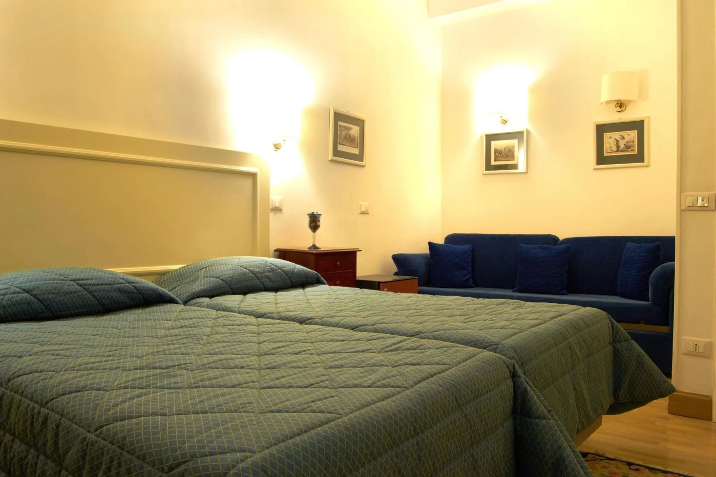Photo of the whole room, Bed in Domus Mazzini