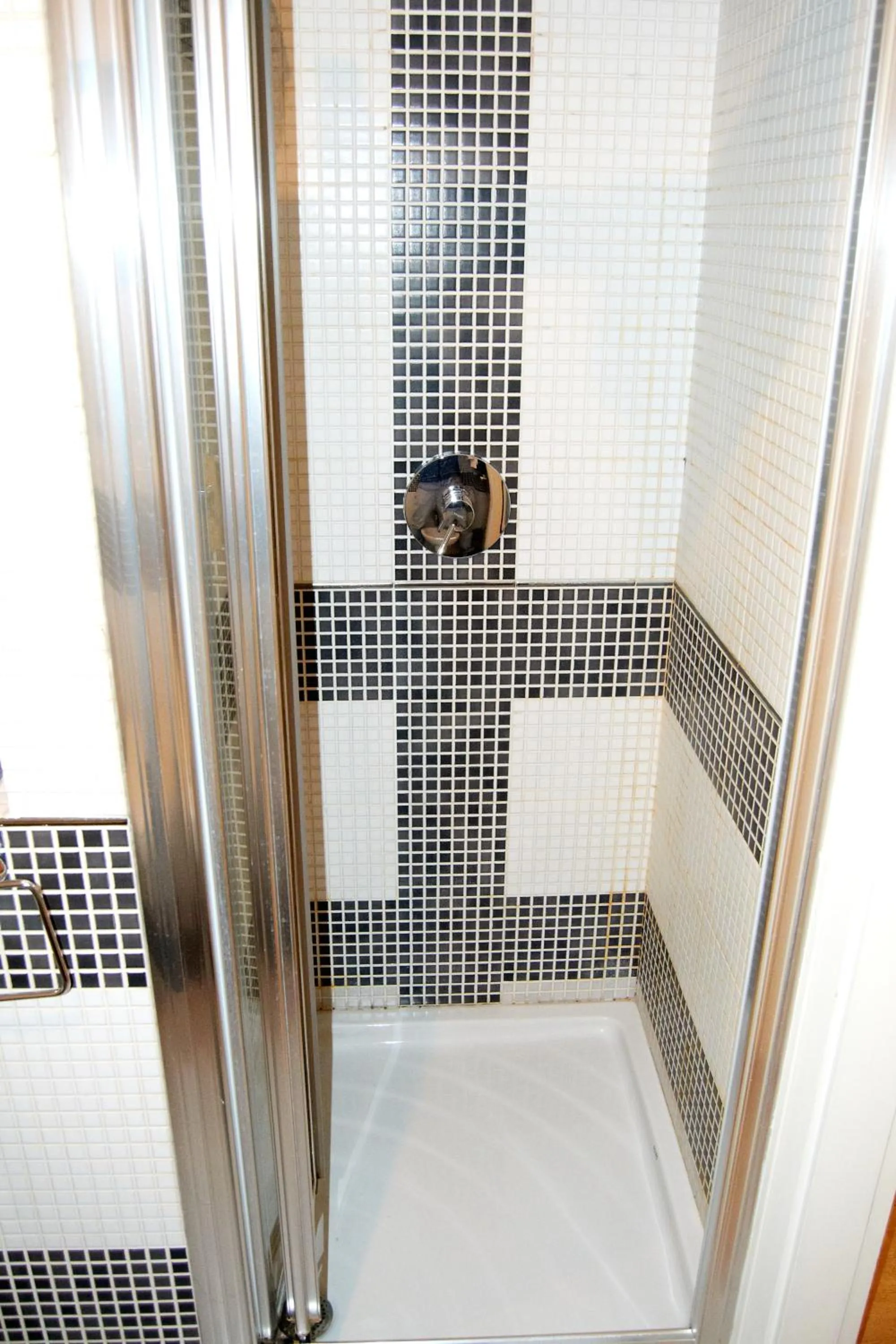 Shower in Domus Mazzini