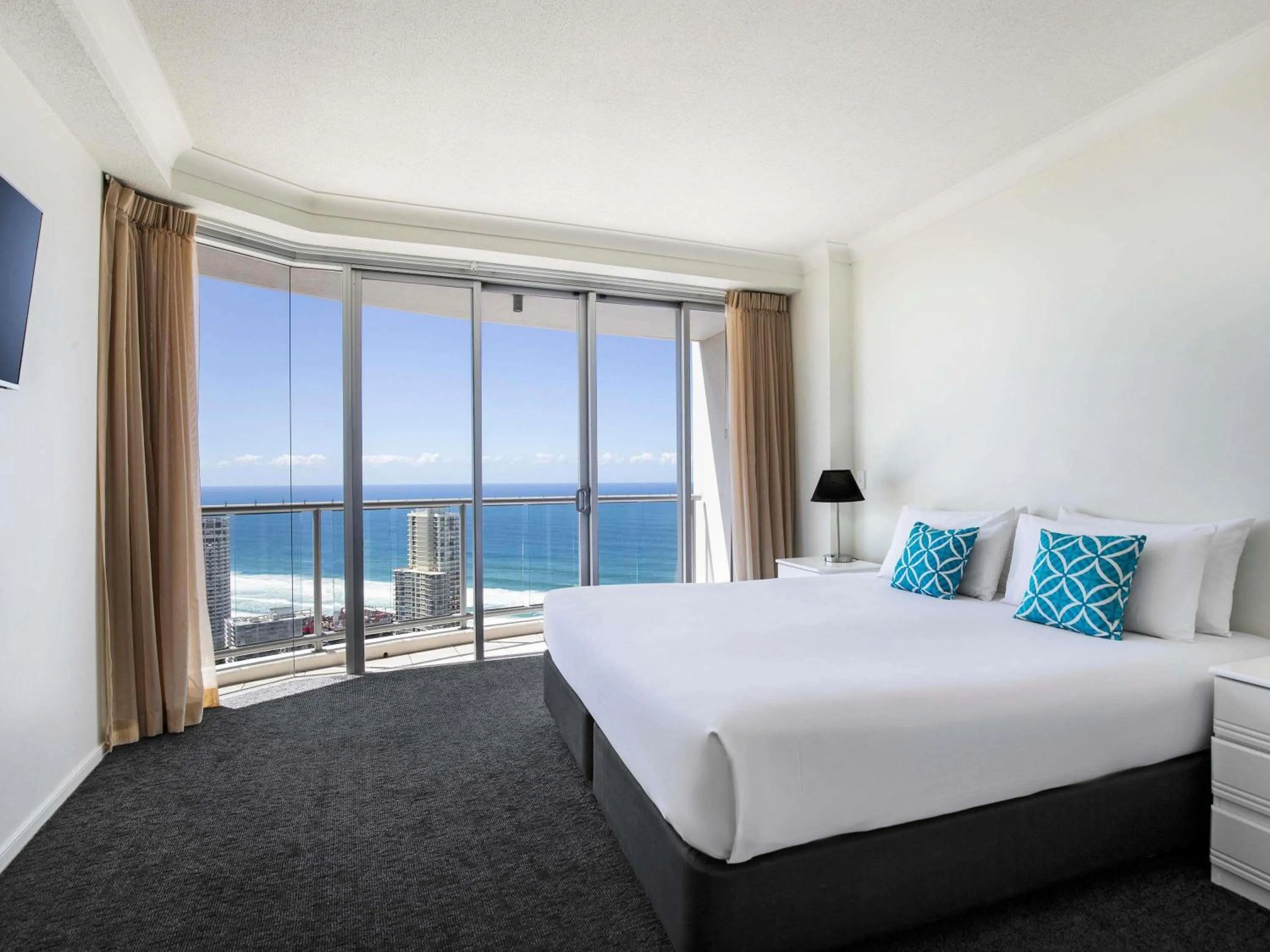 Property building, Bed in Mantra Towers of Chevron