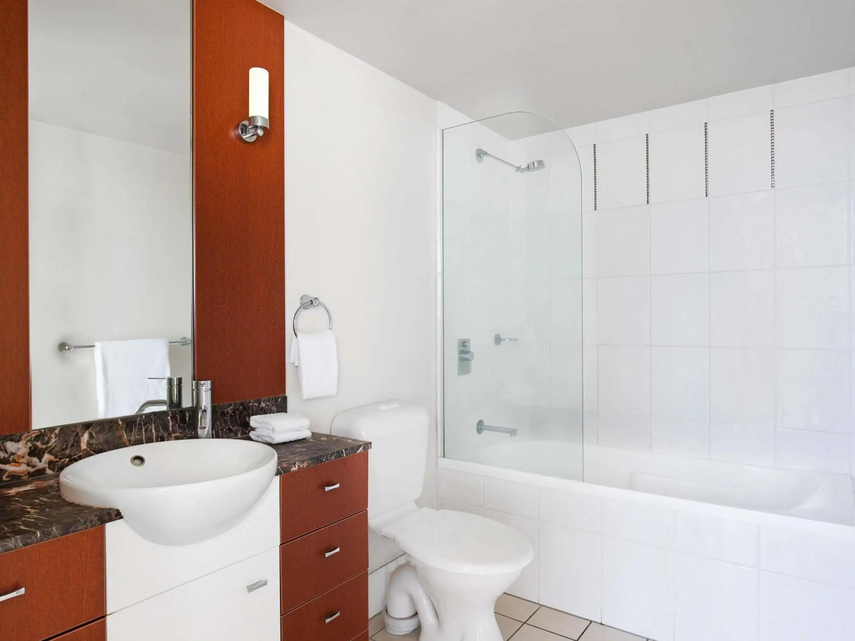 Bedroom in Mantra Towers of Chevron Bedroom in Mantra Towers of Chevron