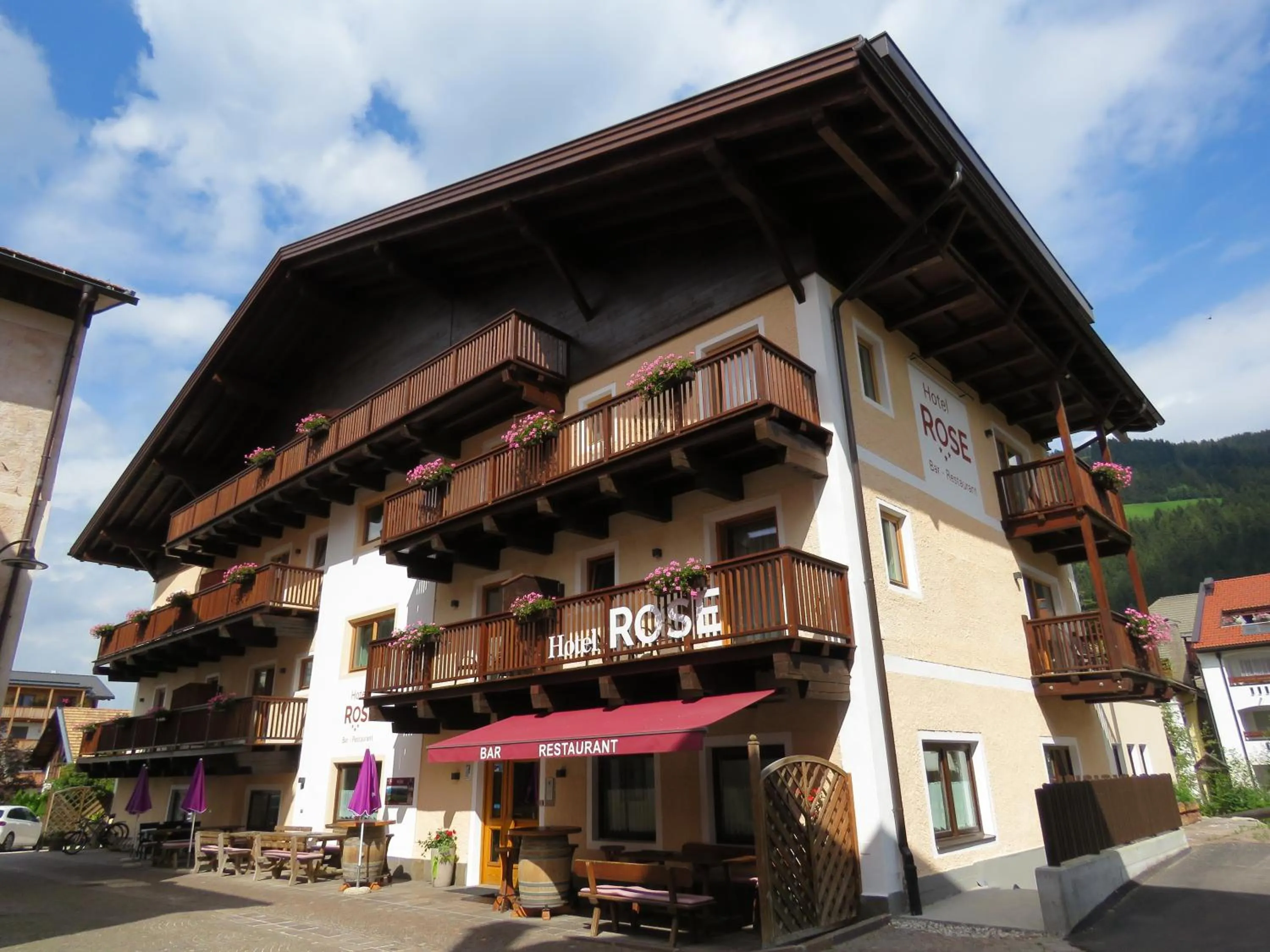 Facade/entrance in Hotel Rose