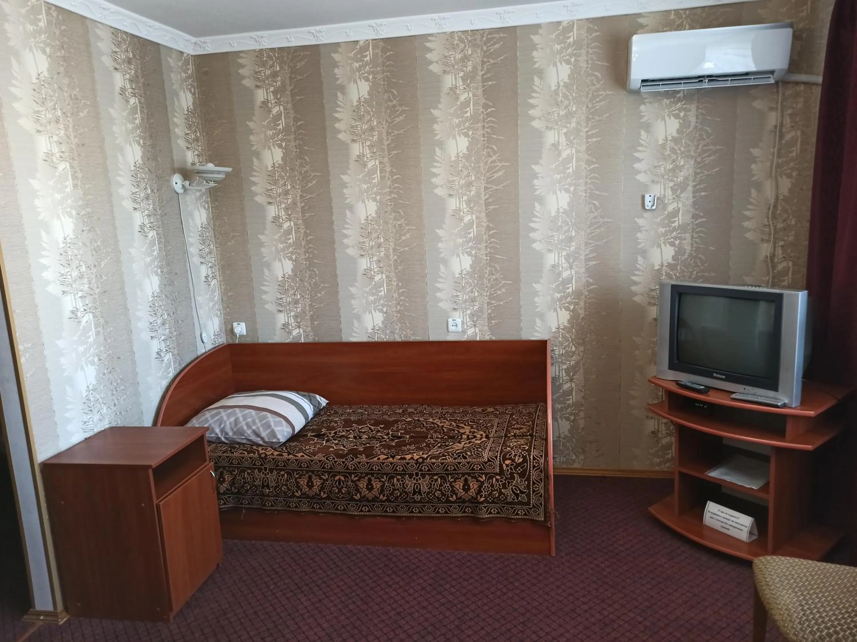 Twin Room in Hotel "Nizhyn"