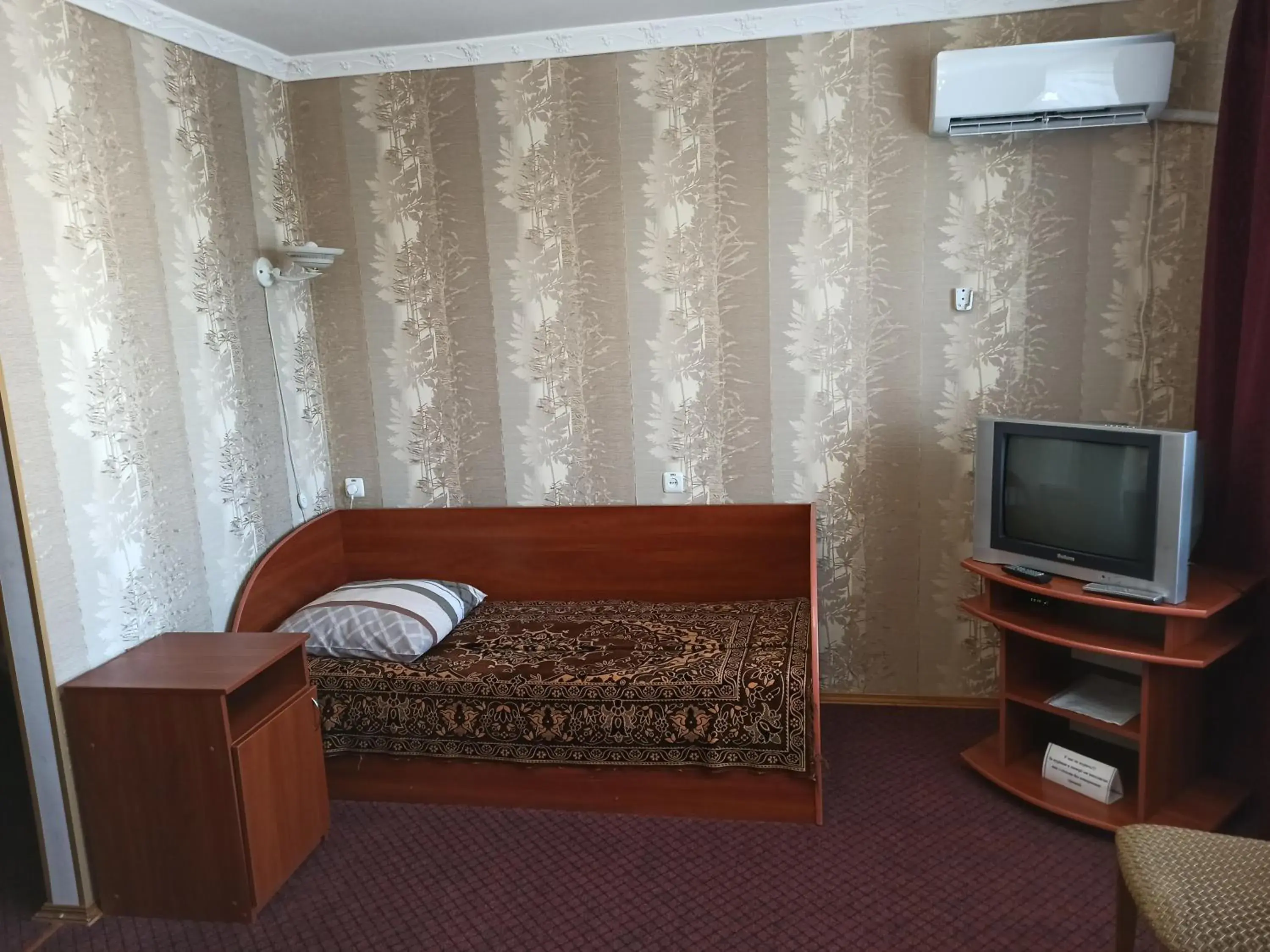 Twin Room in Hotel "Nizhyn" Twin Room in Hotel "Nizhyn"