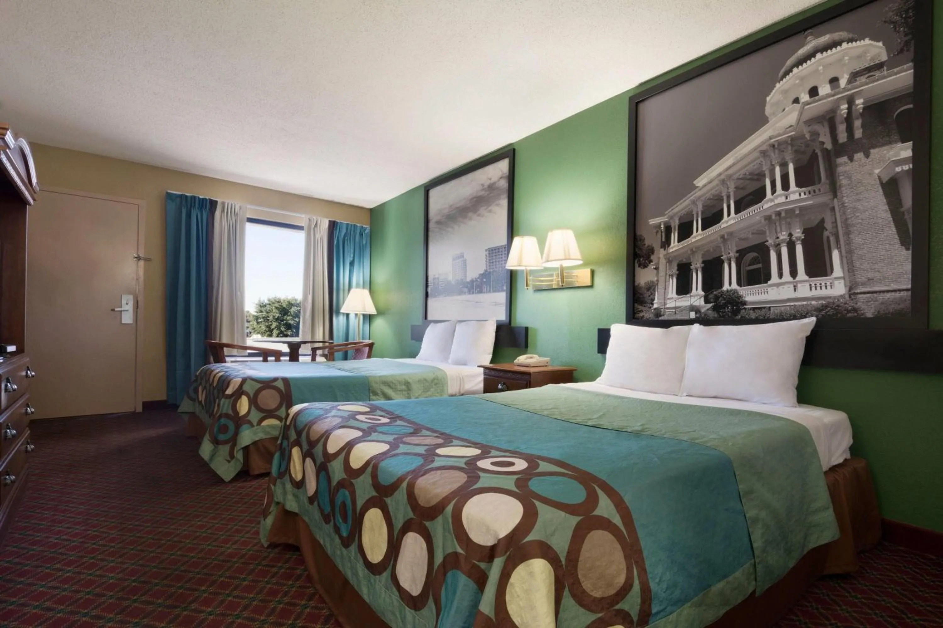 Photo of the whole room, Bed in Super 8 by Wyndham Hattiesburg North - University Area