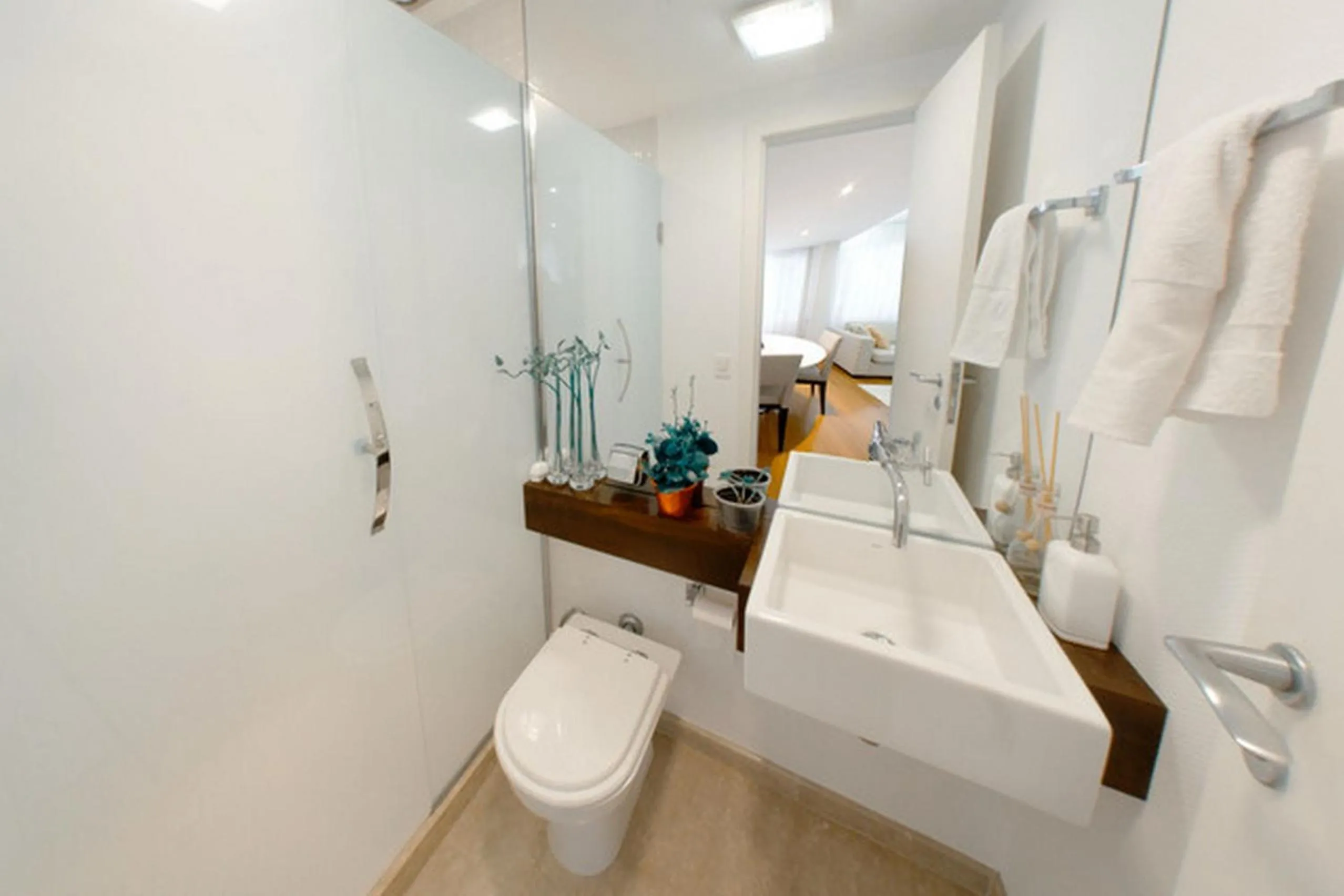 Bathroom in Leblon House Cupertino perto da praia portaria 24 h garagem ar condicionado e lava seca roupas