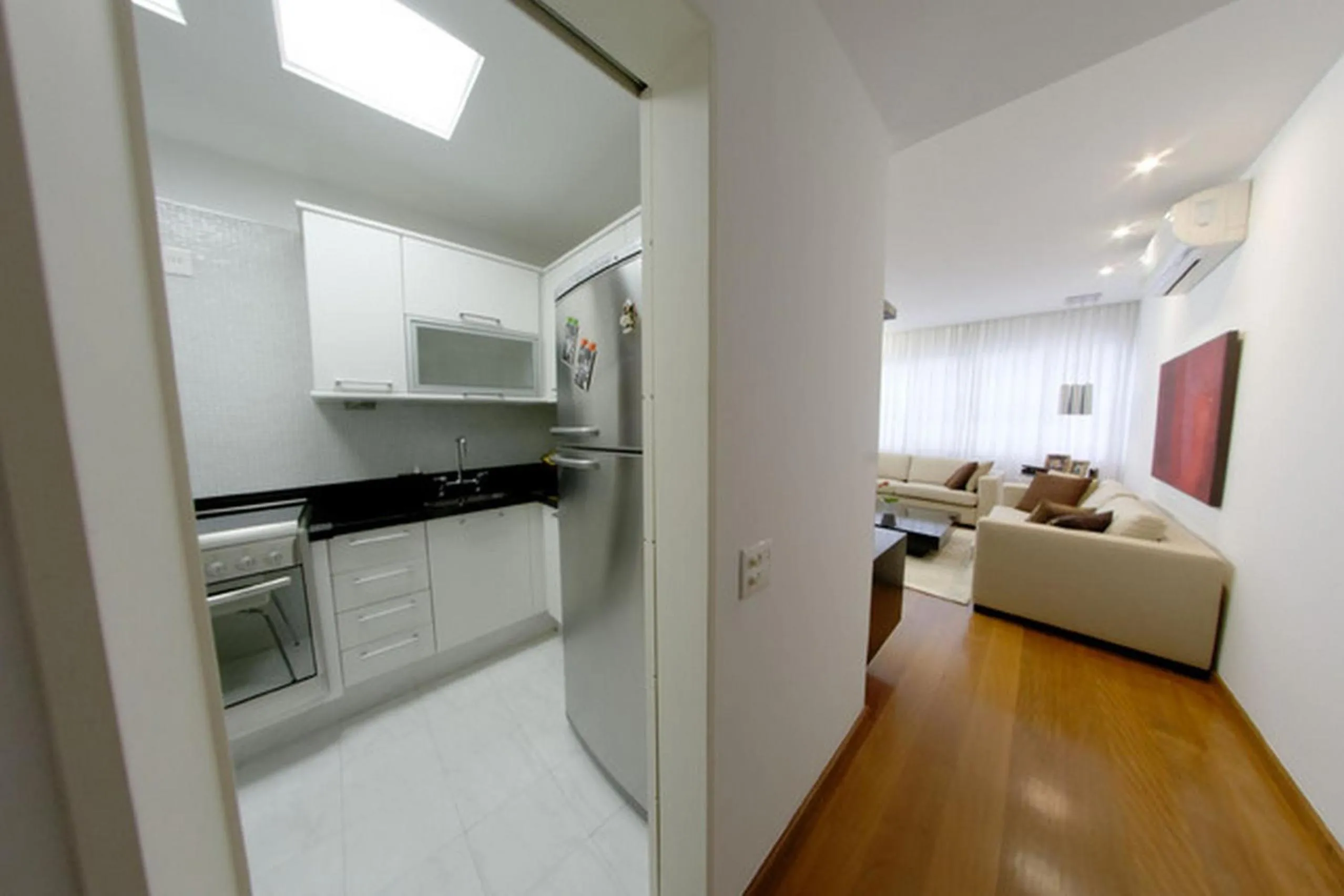 Kitchen or kitchenette in Leblon House Cupertino perto da praia portaria 24 h garagem ar condicionado e lava seca roupas