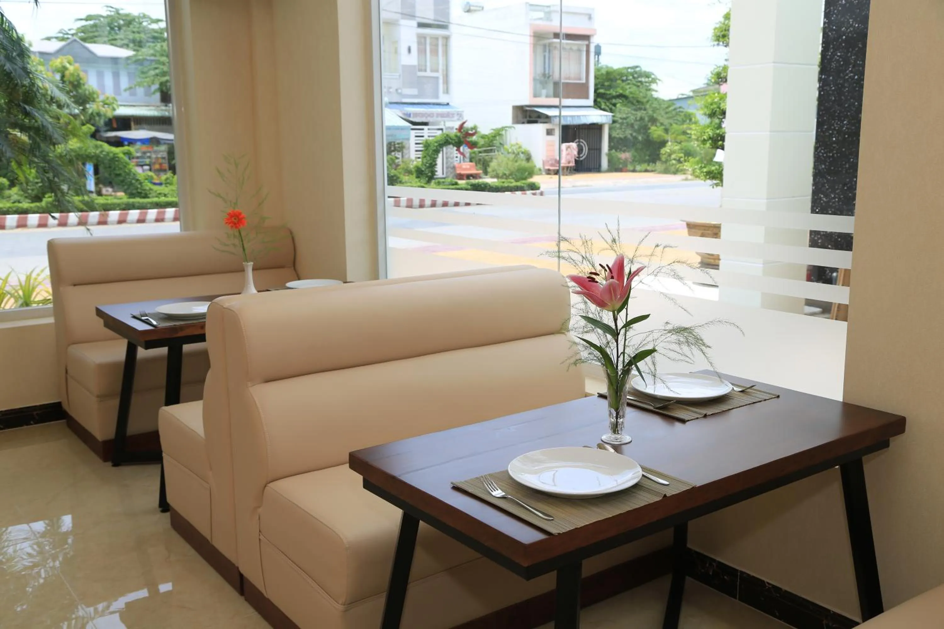 Restaurant/places to eat in Van Kim Long