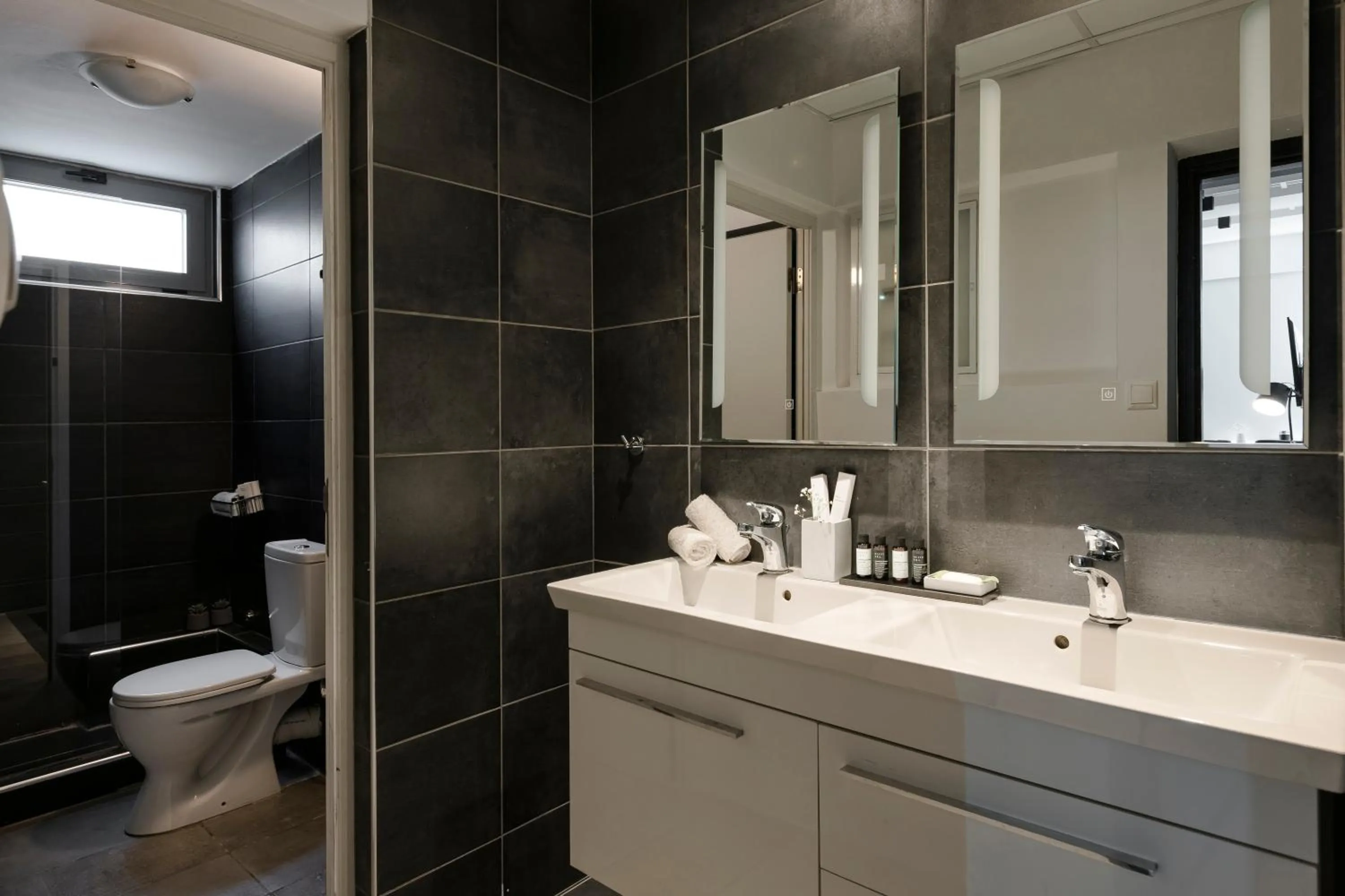 Shower in Aria Acropolis Suites, Troulanda