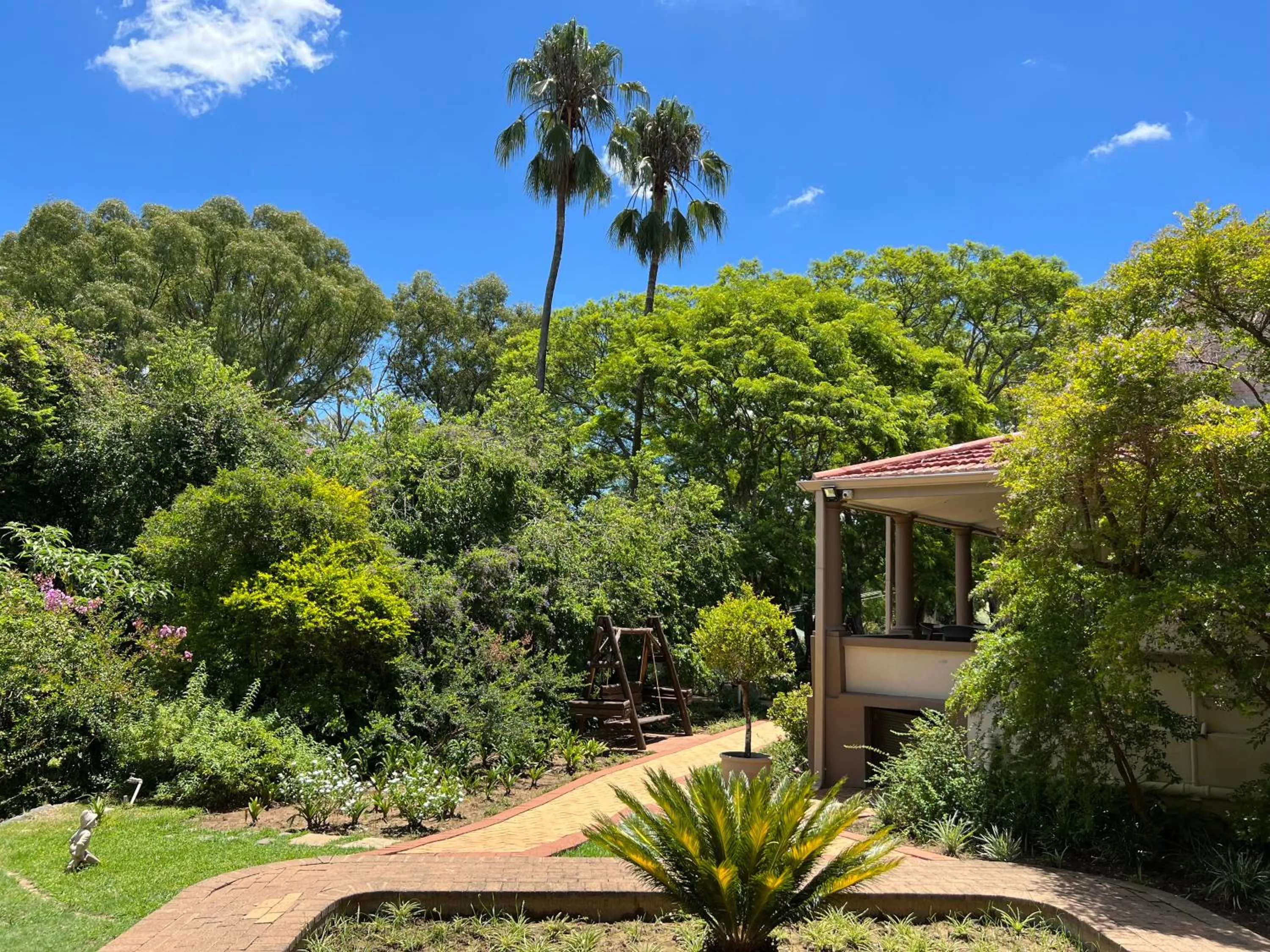 Garden in Peaches & Cream Bed & Breakfast