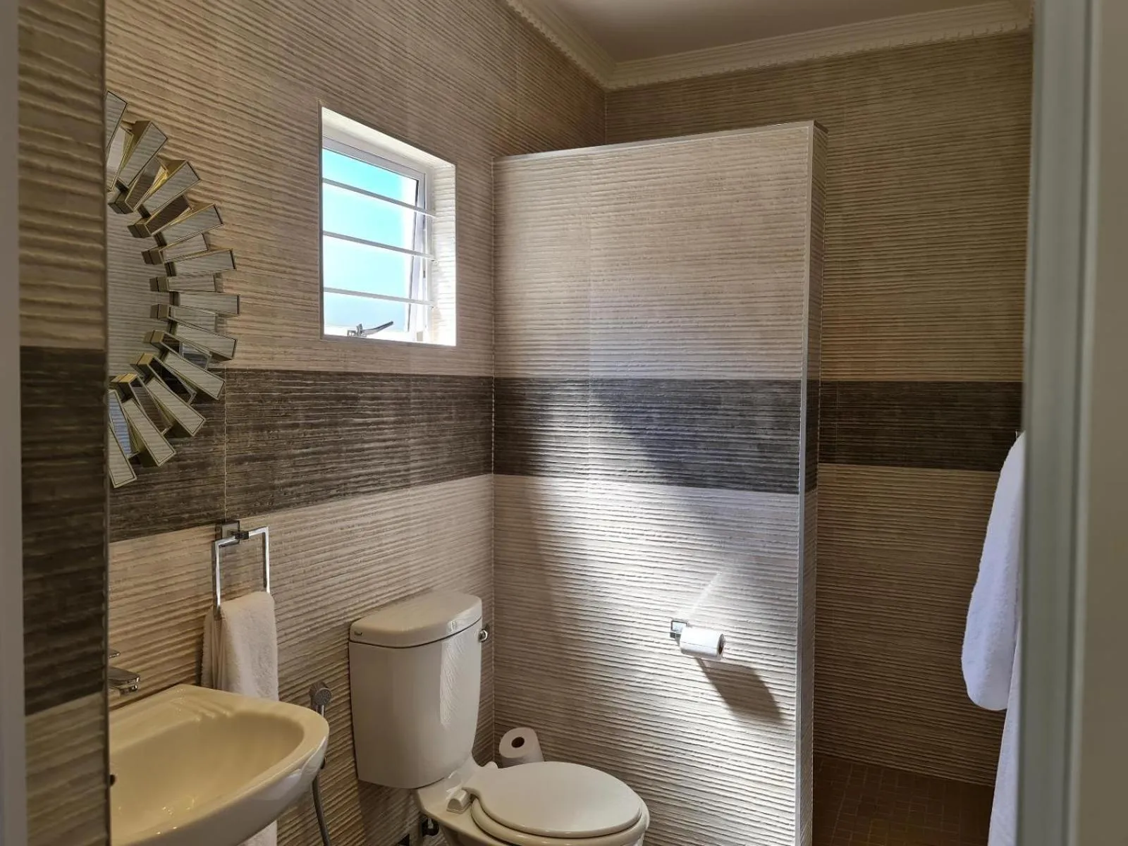 Bathroom in Peaches & Cream Bed & Breakfast