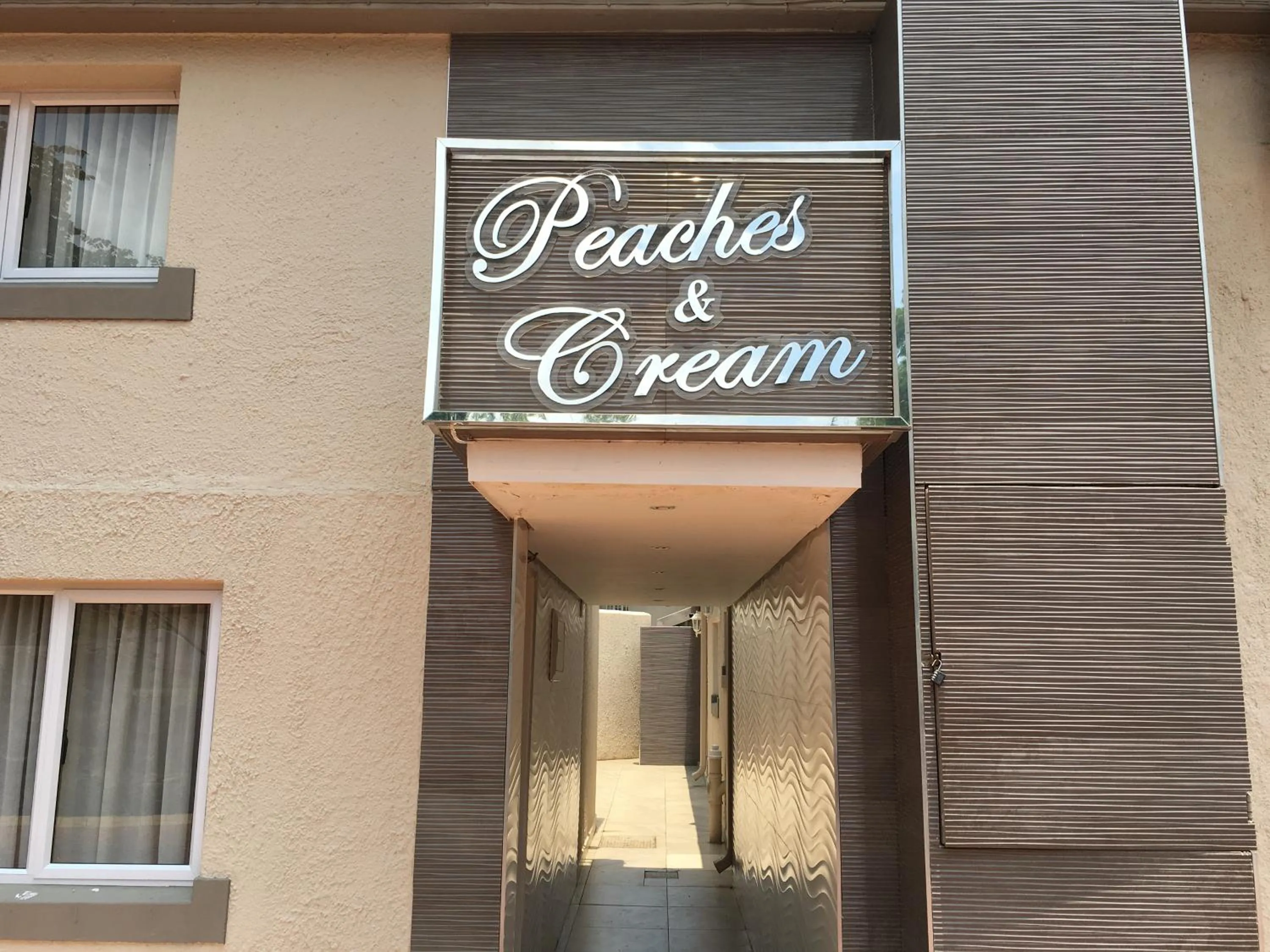 Facade/entrance in Peaches & Cream Bed & Breakfast
