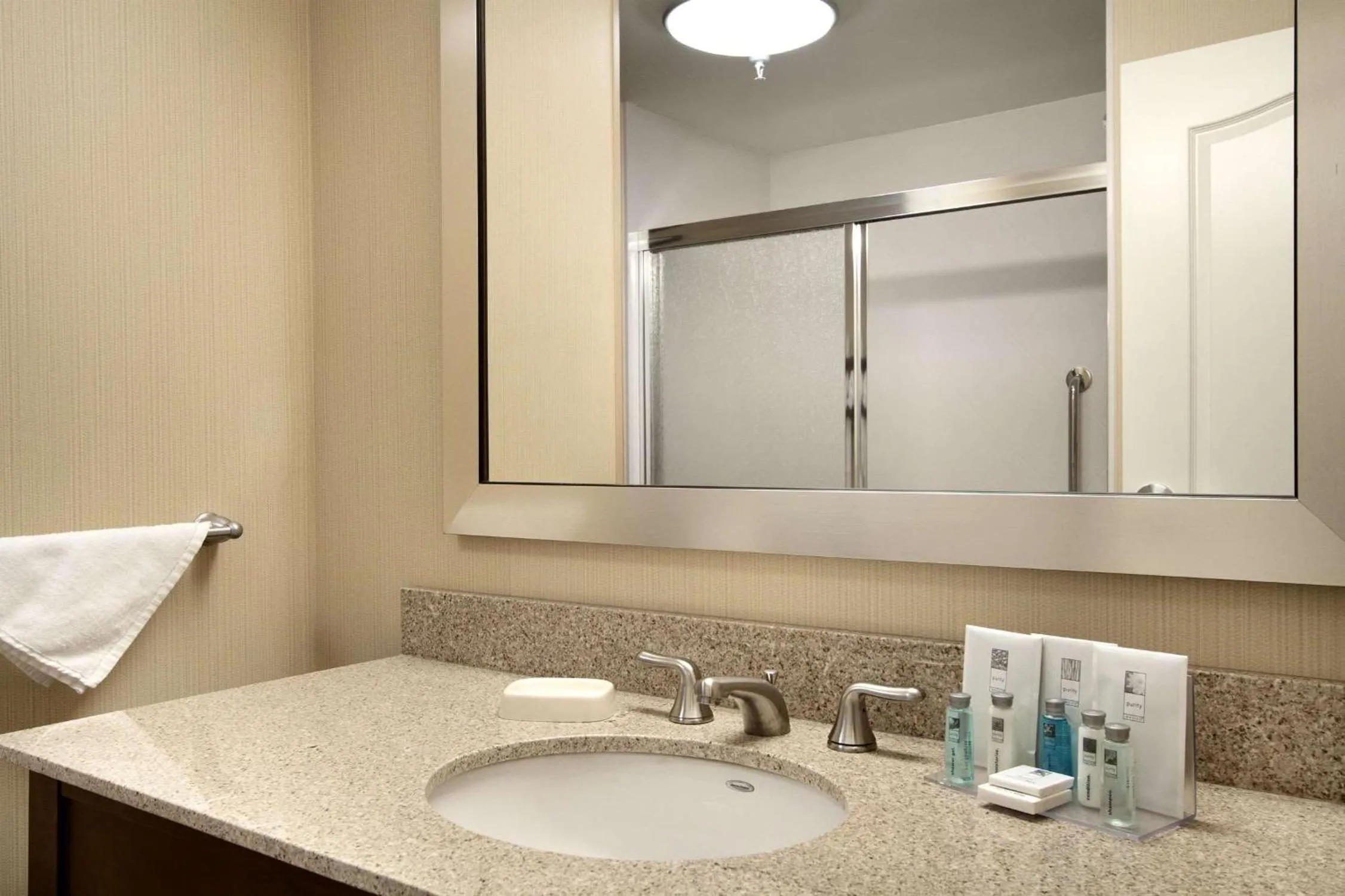 Bathroom in Hampton Inn & Suites Charles Town