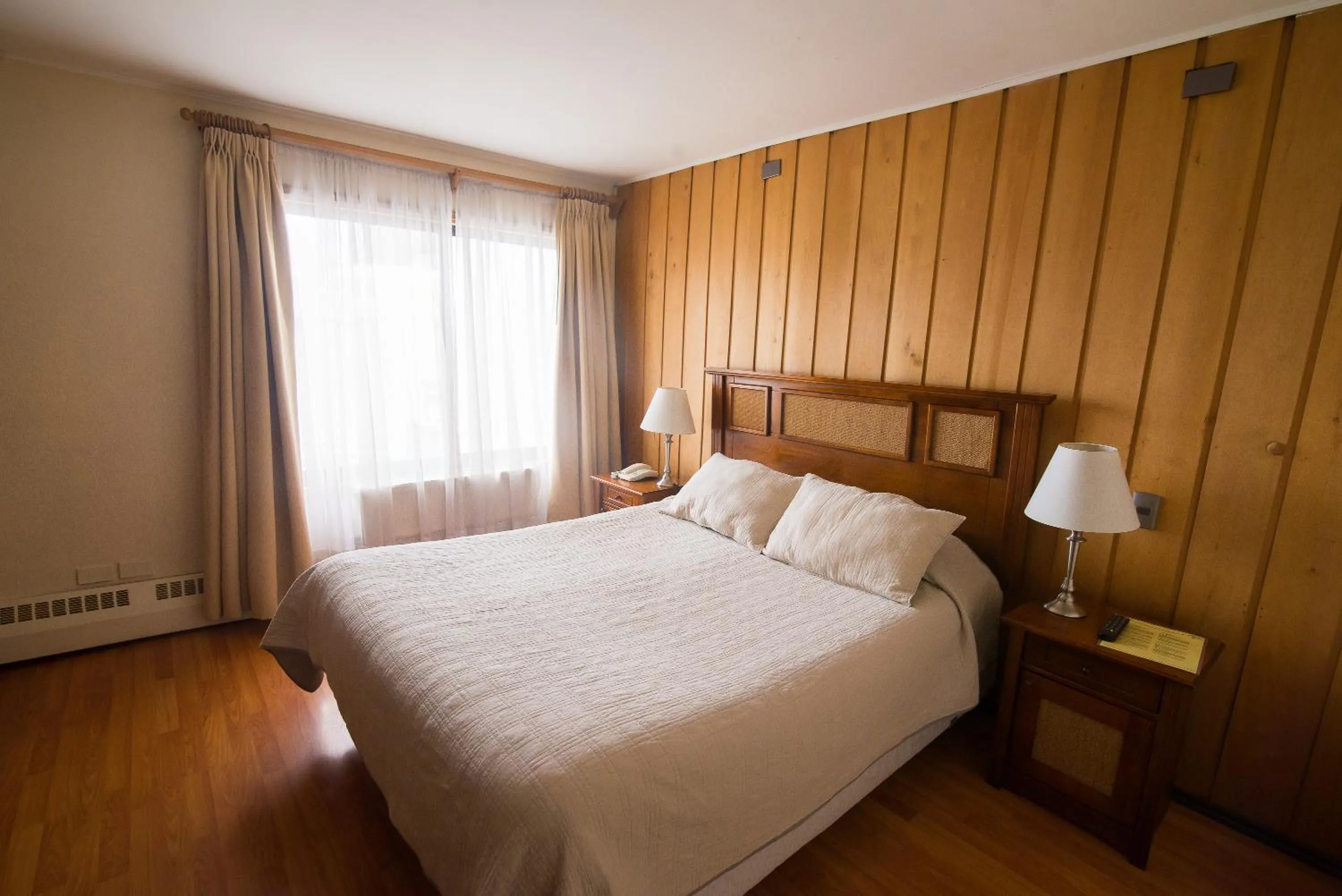 Bedroom, Bed in Hotel y cabañas Terrazas del Lago