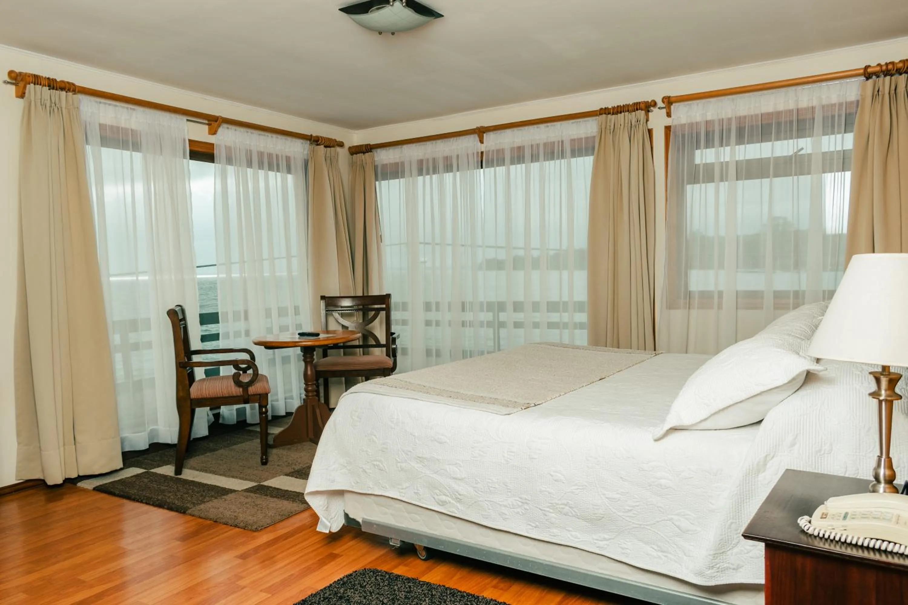 Seating area, Bed in Hotel y cabañas Terrazas del Lago