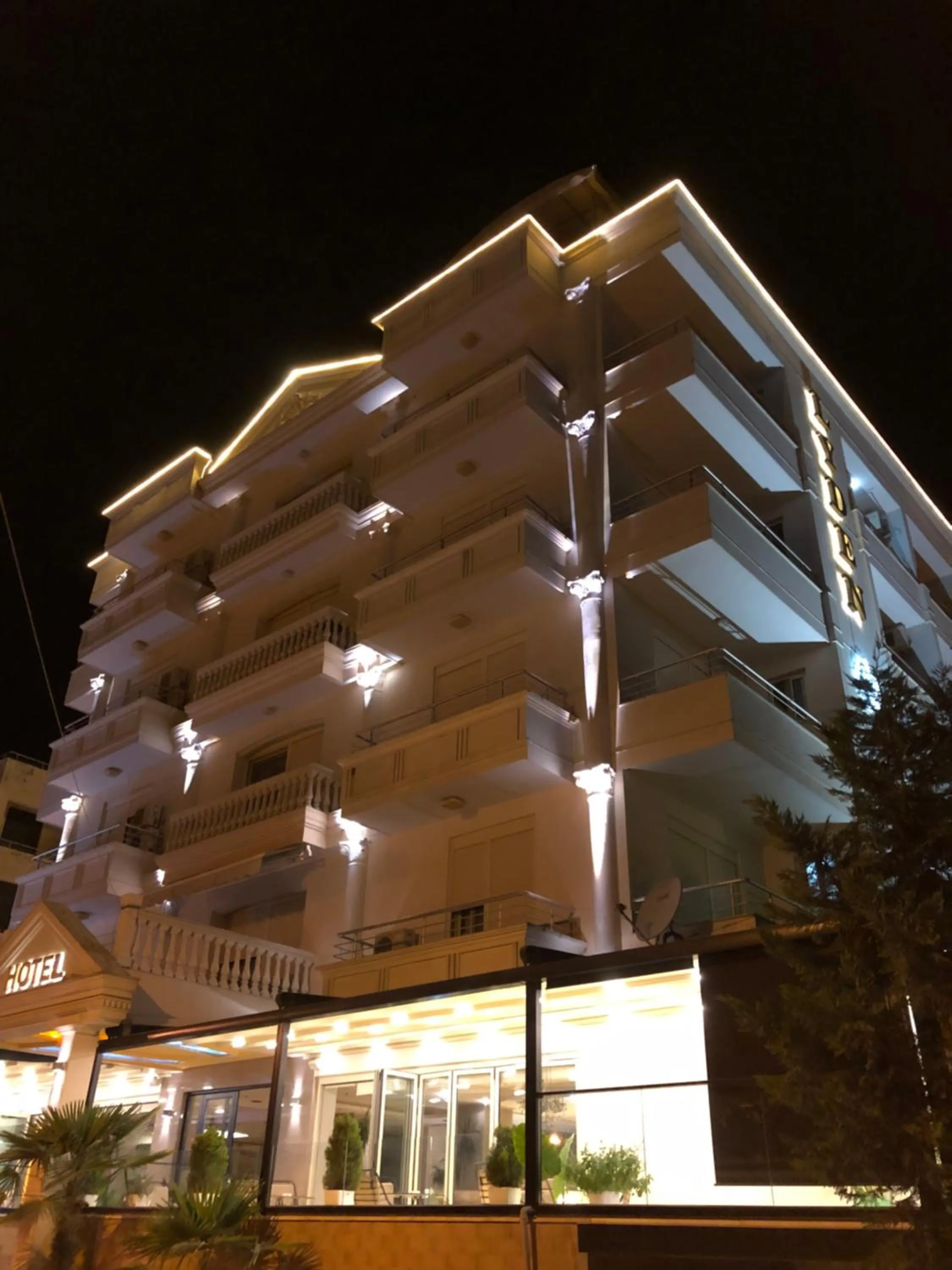 Property building in Lyden Hotel