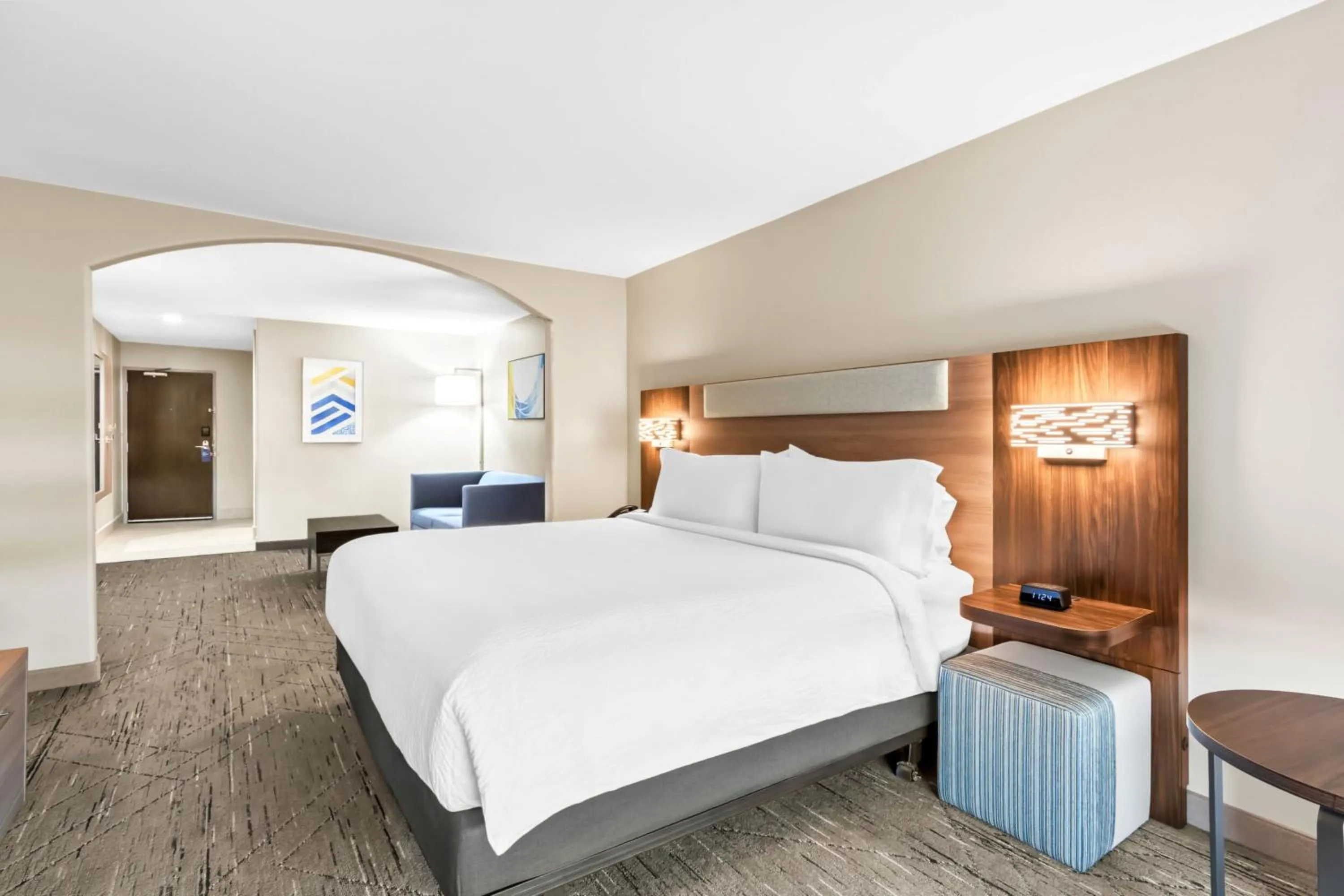 Photo of the whole room, Bed in Holiday Inn Express and Suites Hotel - Pauls Valley by IHG