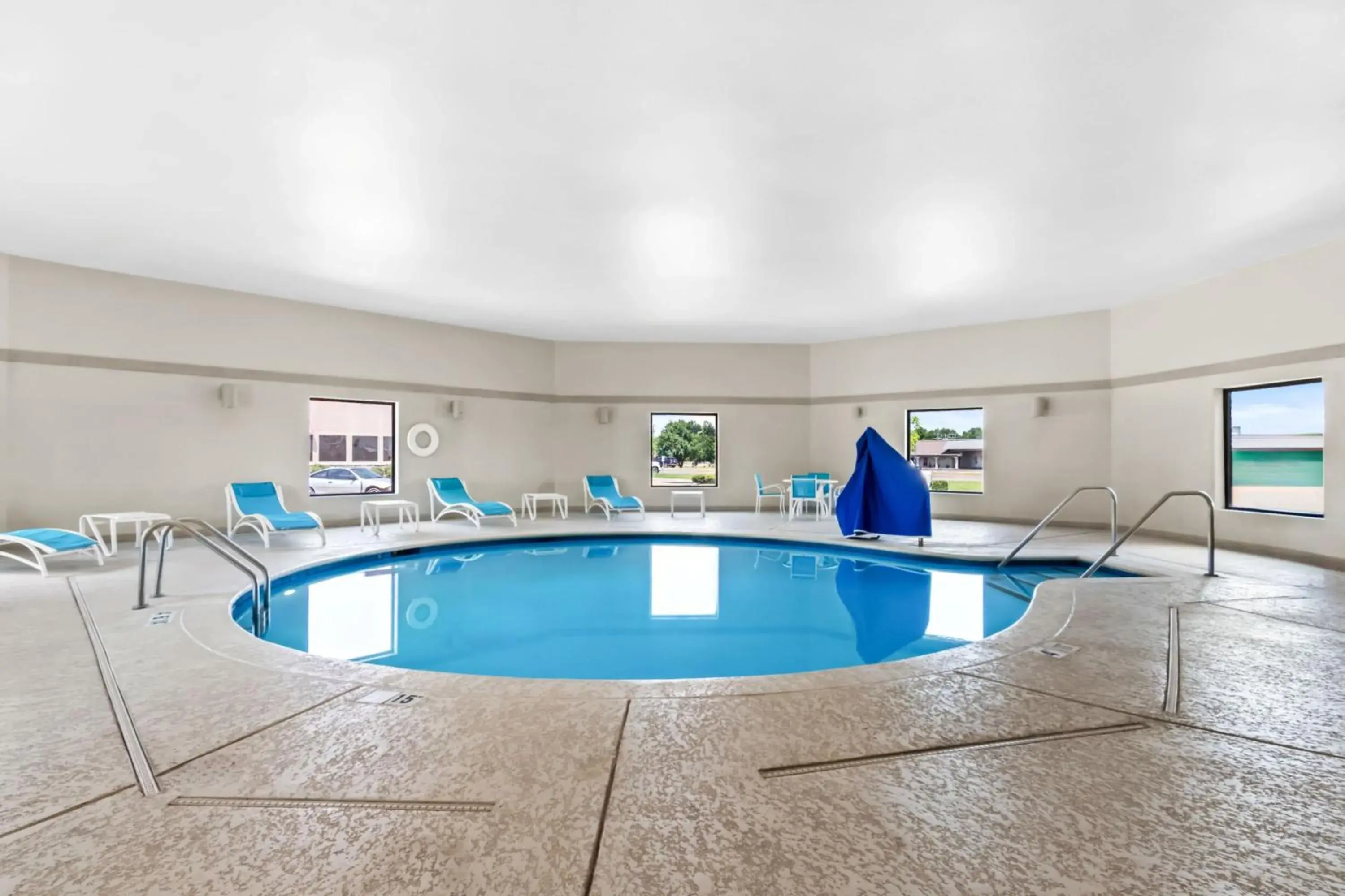 Swimming pool in Holiday Inn Express and Suites Hotel - Pauls Valley by IHG Swimming pool in Holiday Inn Express and Suites Hotel - Pauls Valley by IHG
