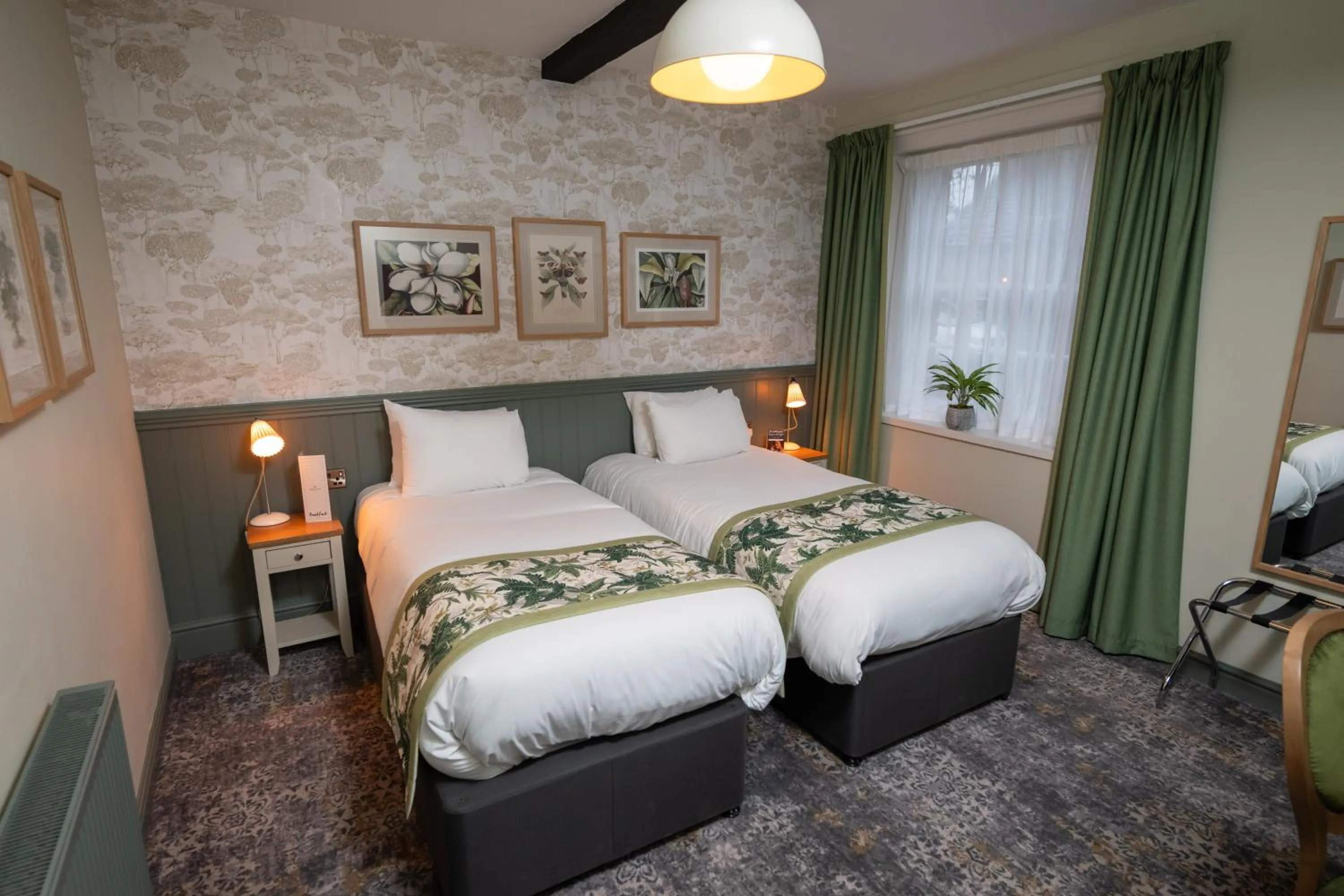 Bedroom, Bed in Rockingham Arms By Greene King Inns