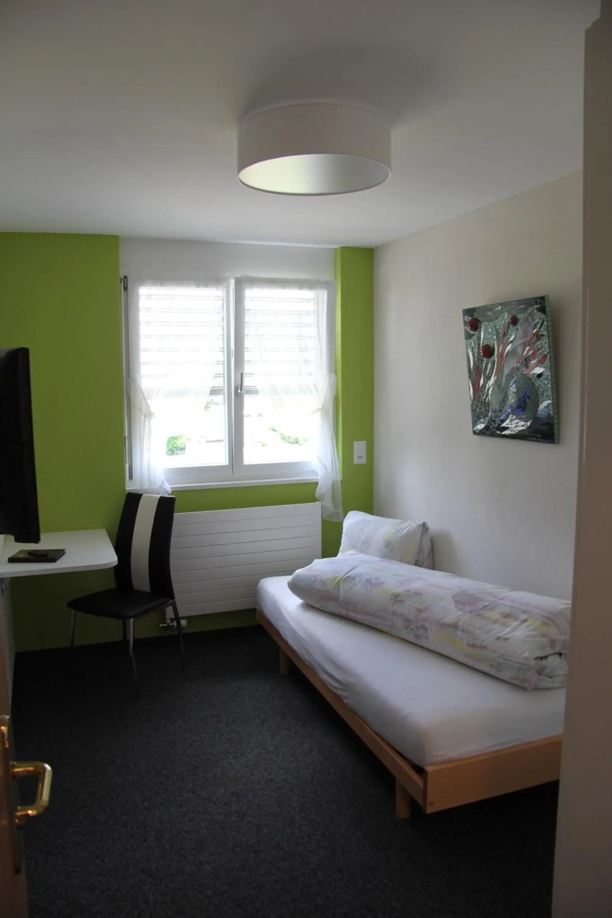 Single Room with Shower - single occupancy in Hotel / Restaurant Post Single Room with Shower - single occupancy in Hotel / Restaurant Post