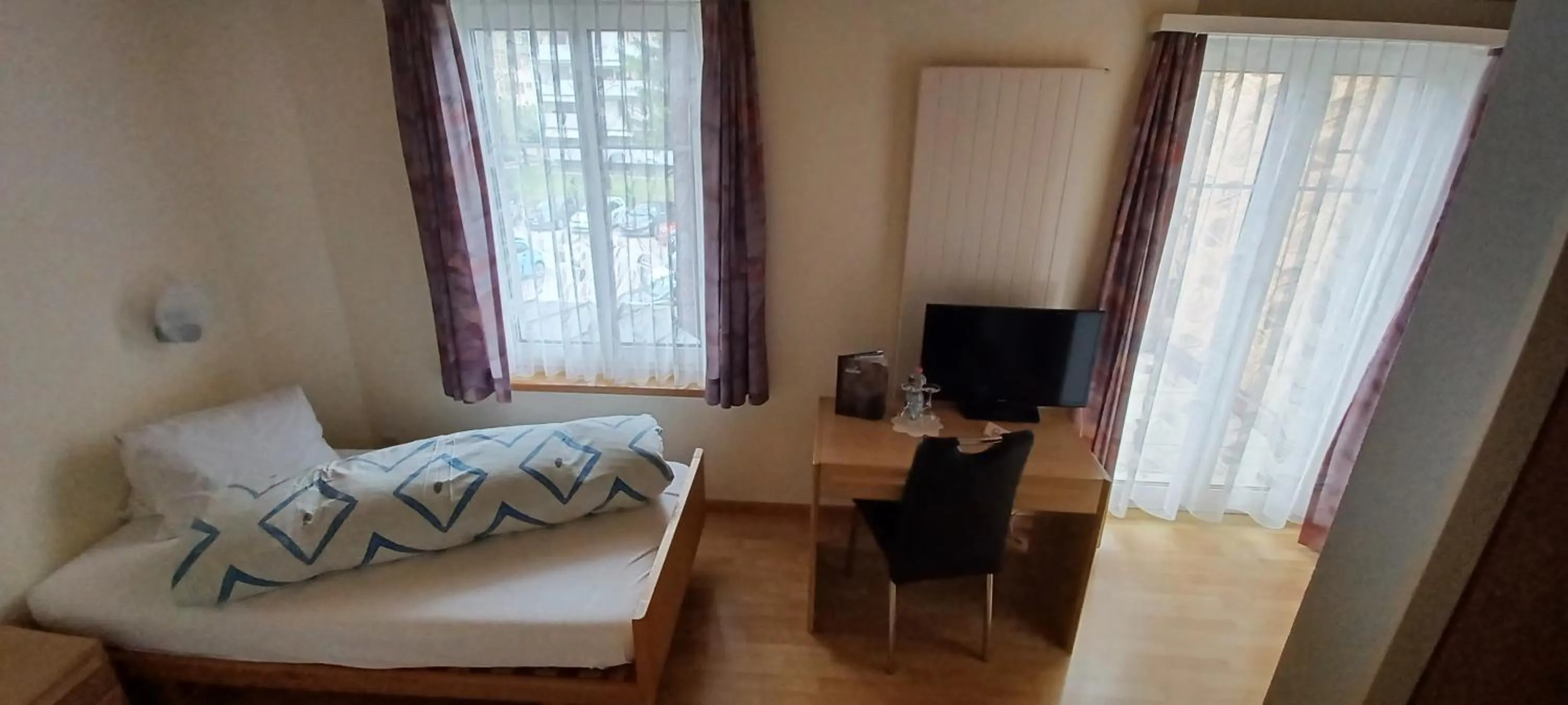 Photo of the whole room, Bed in Hotel / Restaurant Post