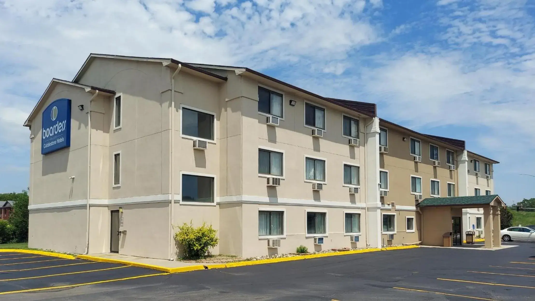 Property building in Boarders Inn & Suites by Cobblestone Hotels Waterloo Cedar Falls Property building in Boarders Inn & Suites by Cobblestone Hotels Waterloo Cedar Falls