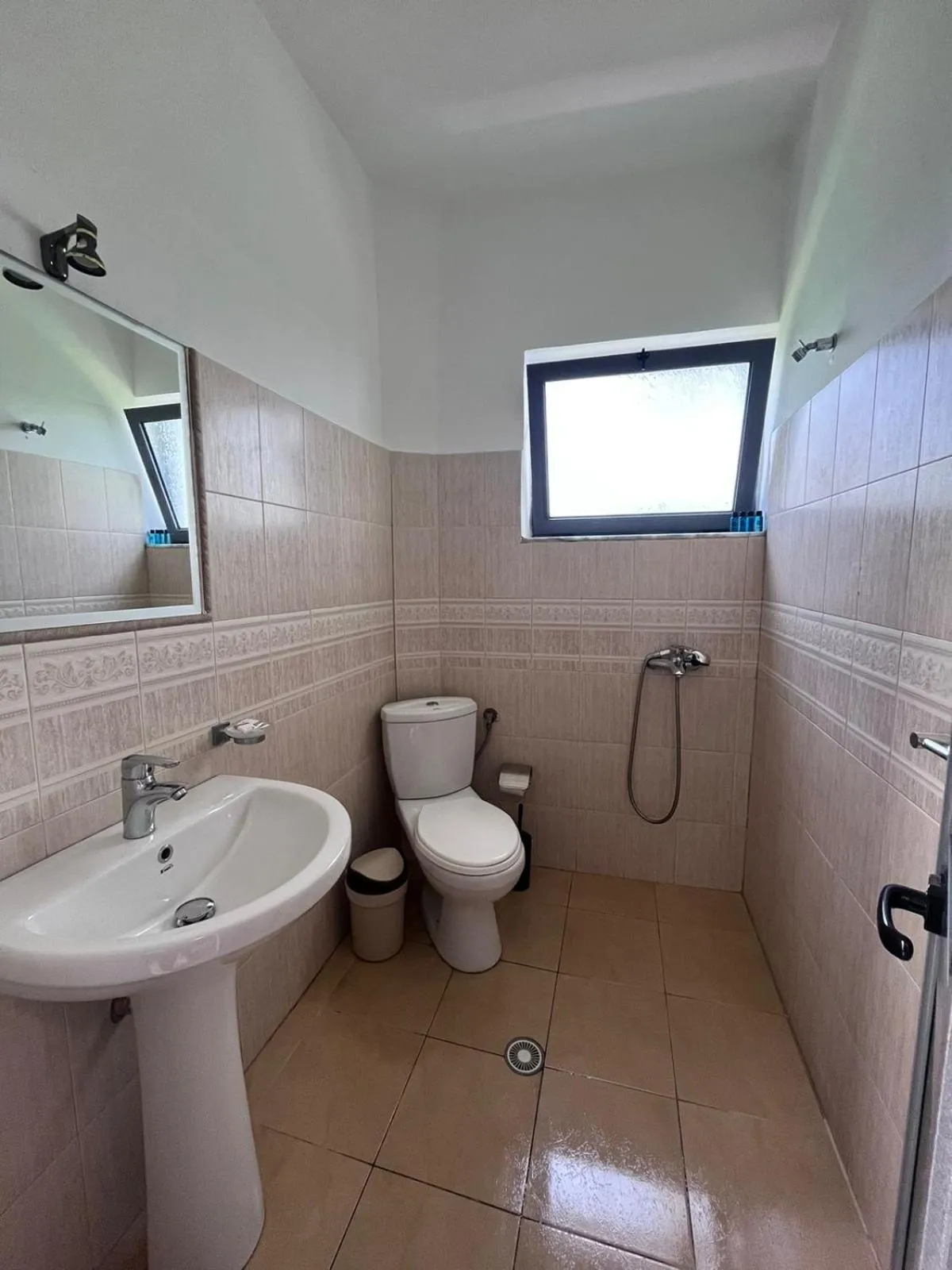 Shower in Hotel Primavera