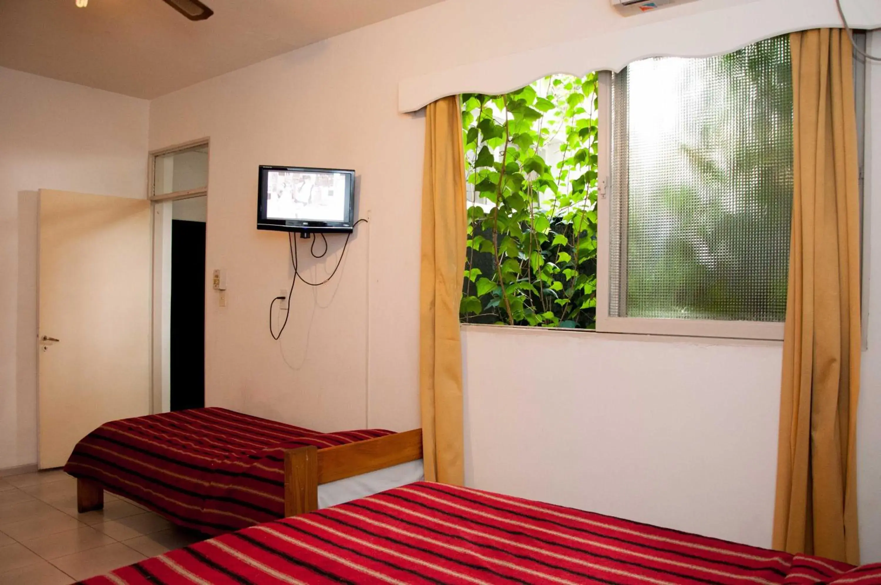 Day, Bed in Wine Aparts Day, Bed in Wine Aparts