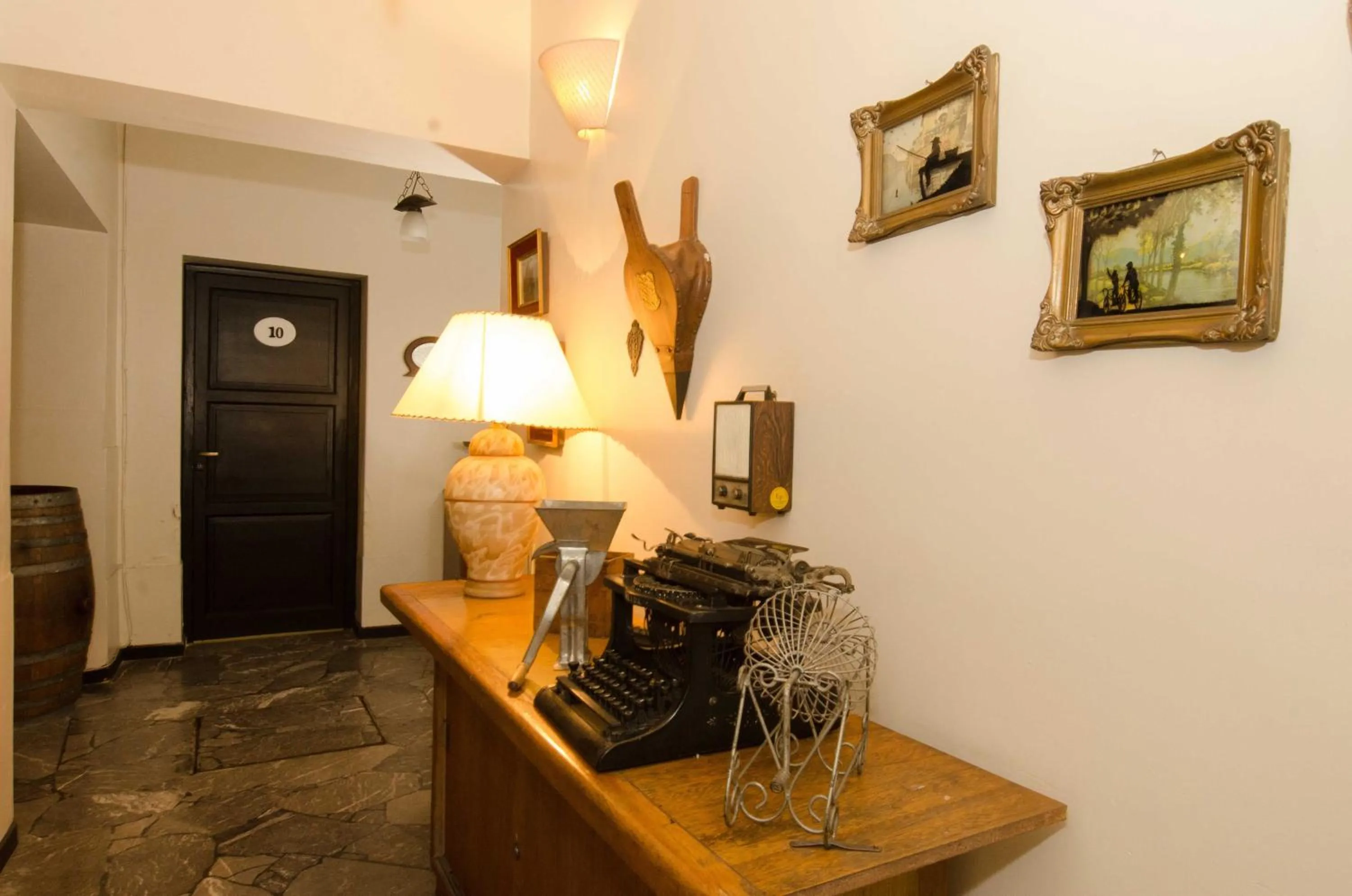 Decorative detail in Wine Aparts