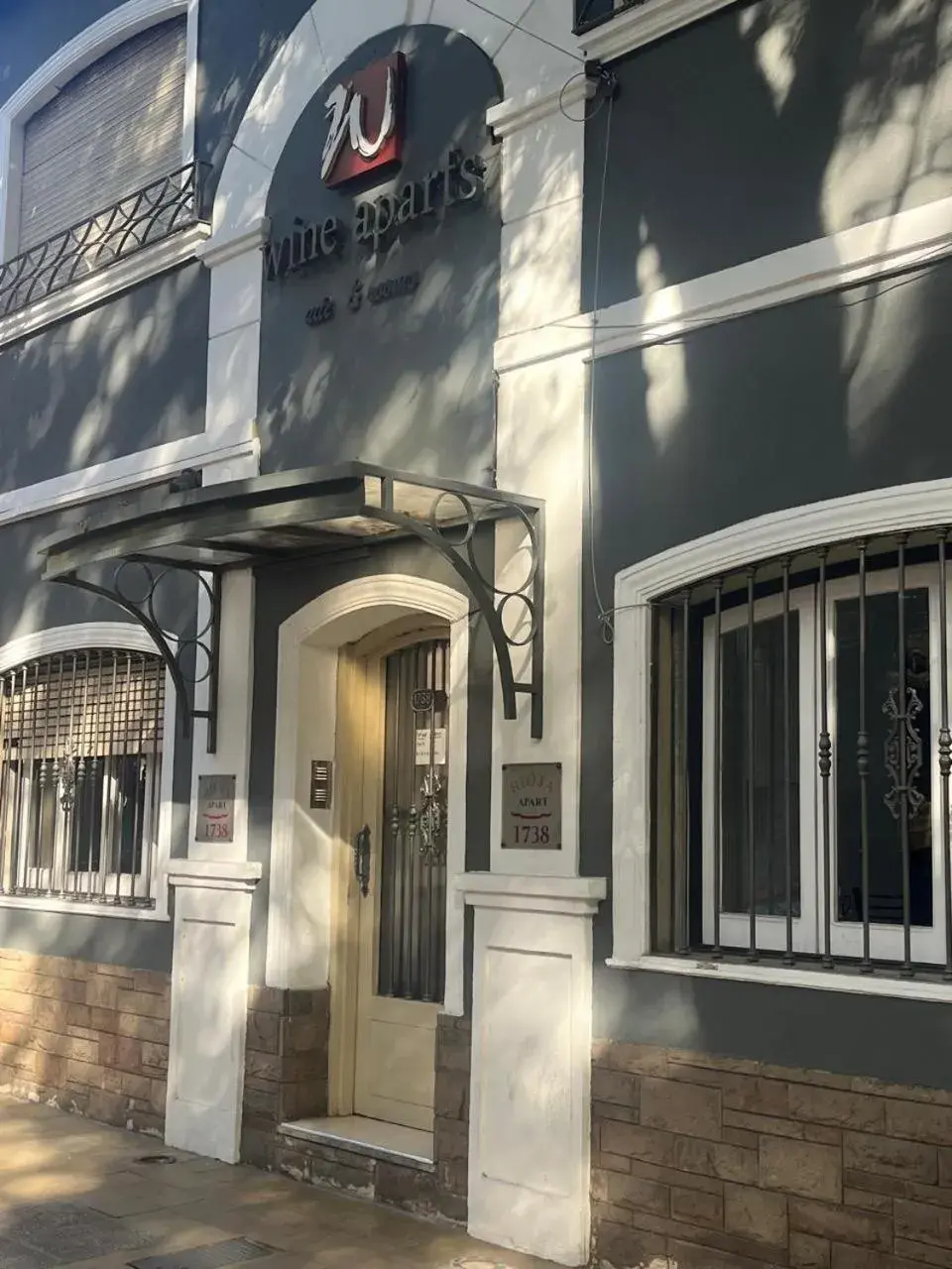 Facade/entrance in Wine Aparts Facade/entrance in Wine Aparts