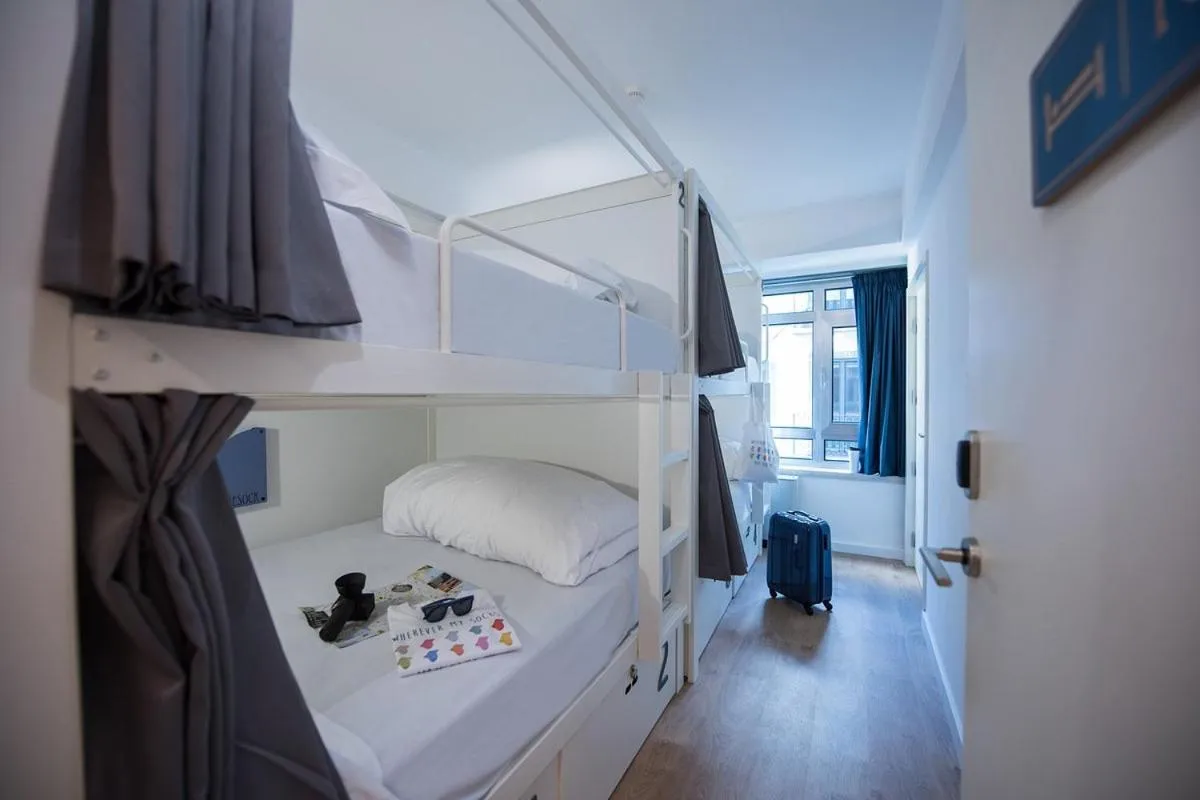 Bed in room00 Lisboa Hostel