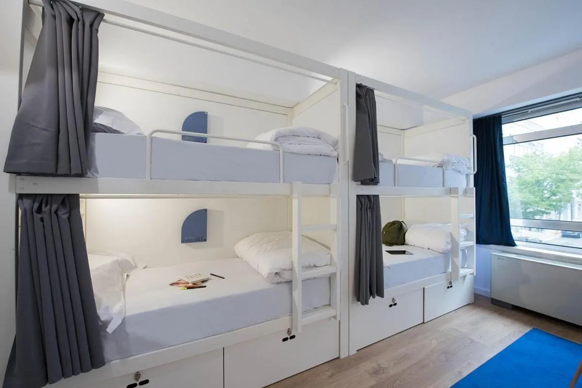 Bed in room00 Lisboa Hostel