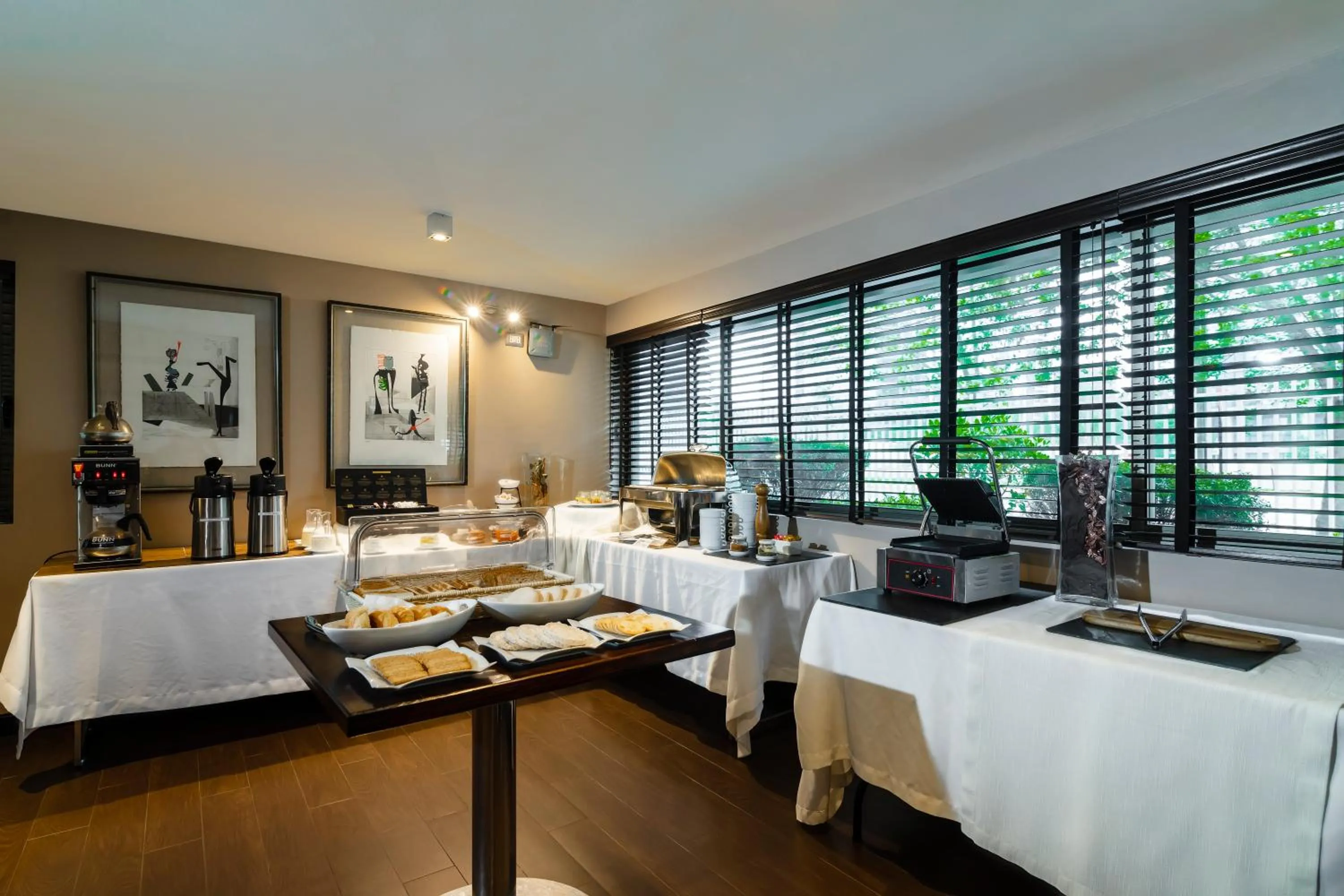 Buffet breakfast in Hotel Los Españoles Plus