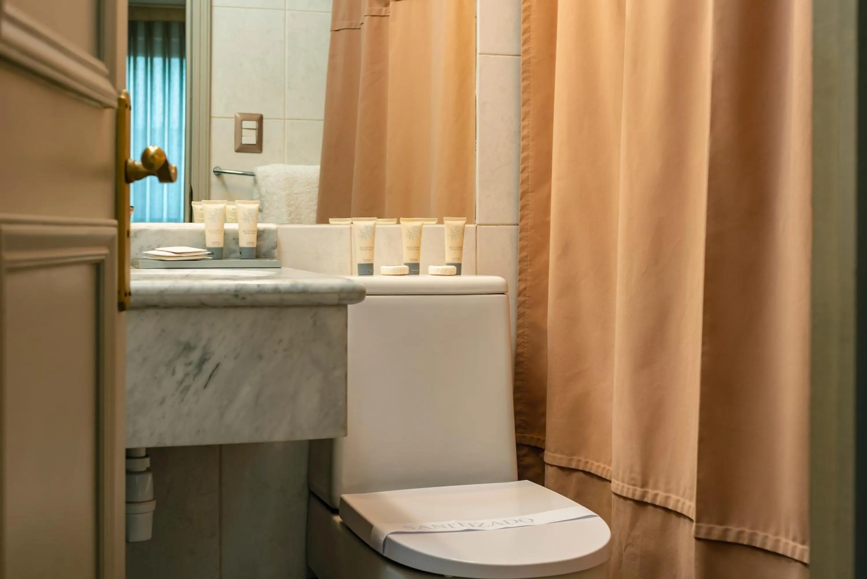 Bathroom in Hotel Los Españoles Plus