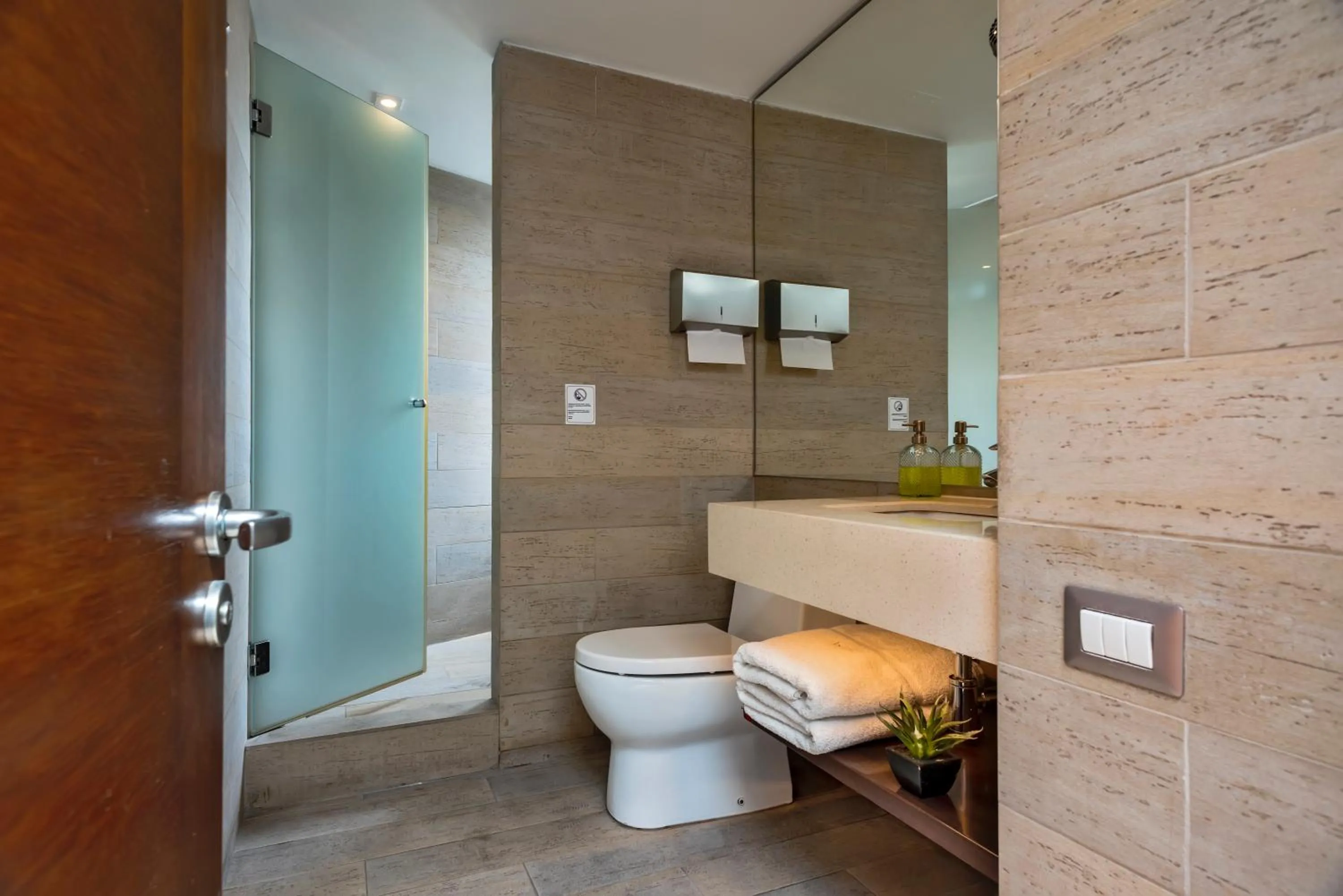 Bathroom in Hotel Los Españoles Plus