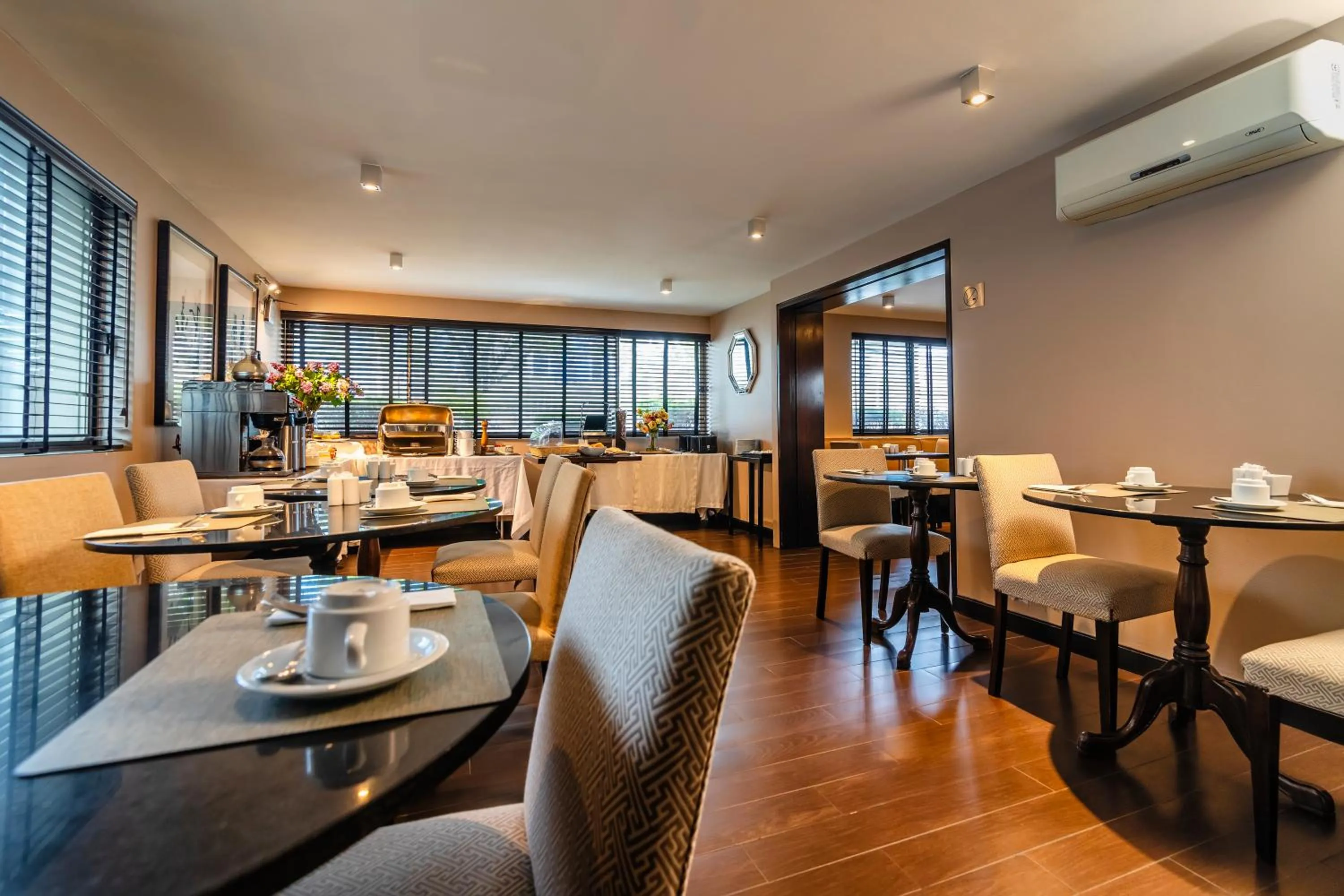 Dining area in Hotel Los Españoles Plus
