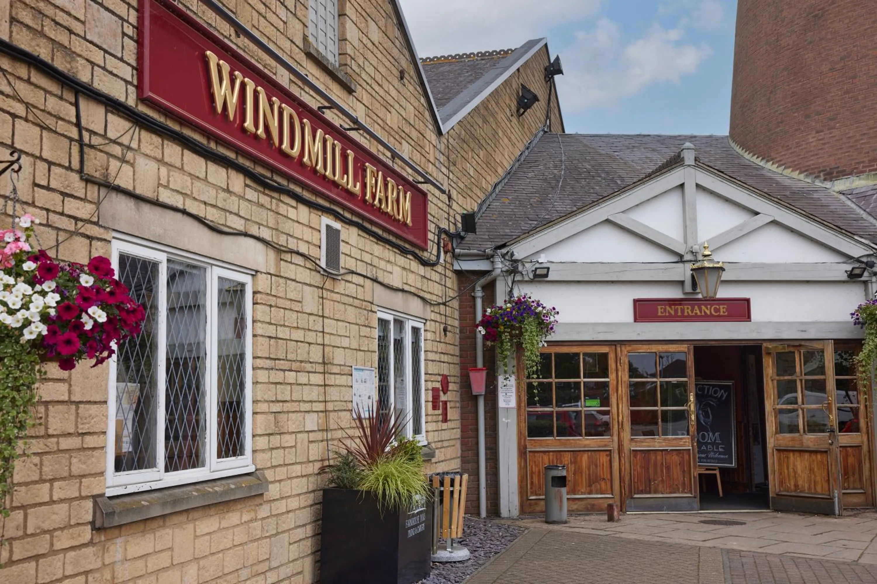 Facade/entrance in Windmill Farm Lincoln by Greene King Inns