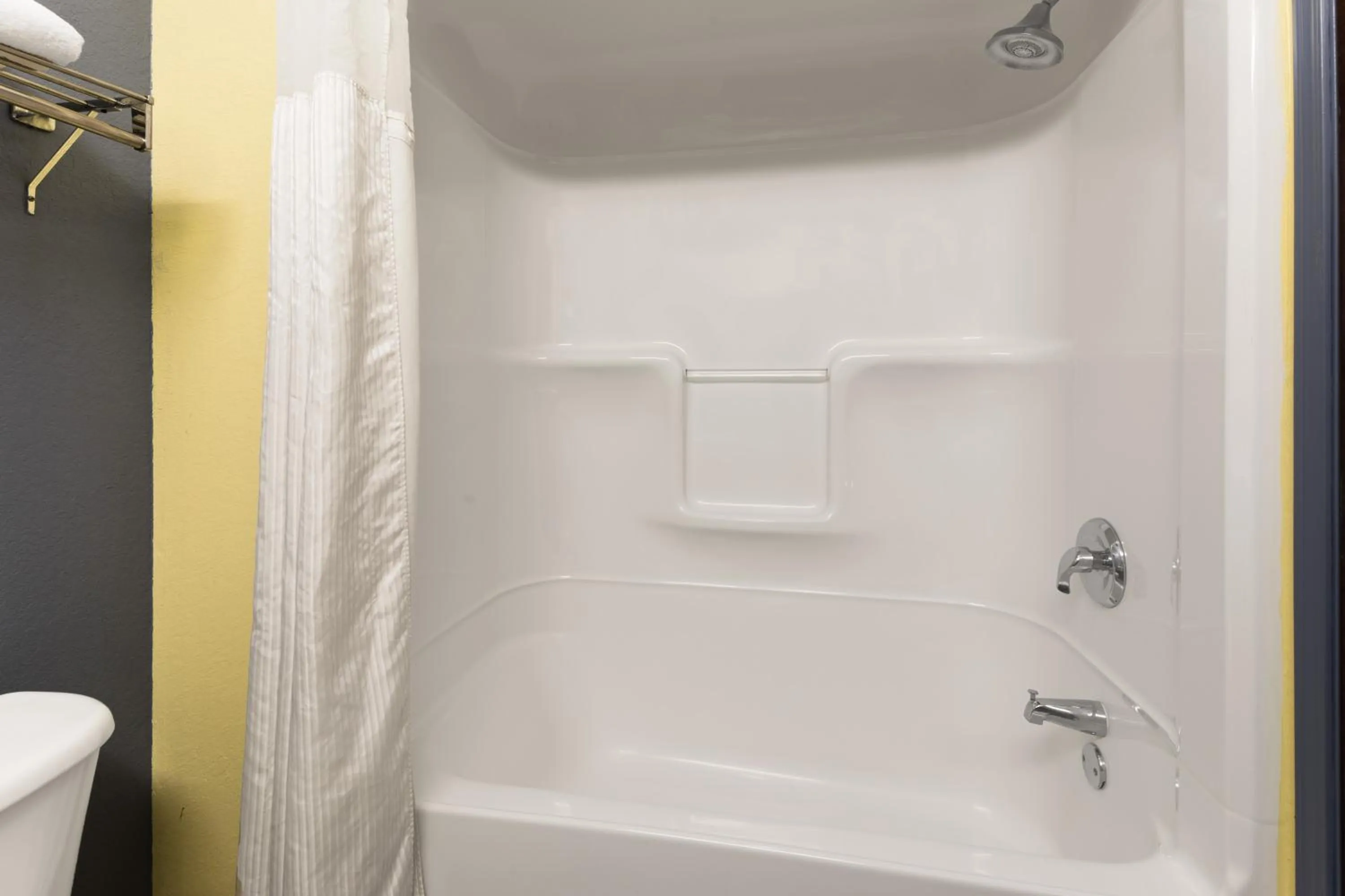 Bathroom in Days Inn & Suites by Wyndham Union City