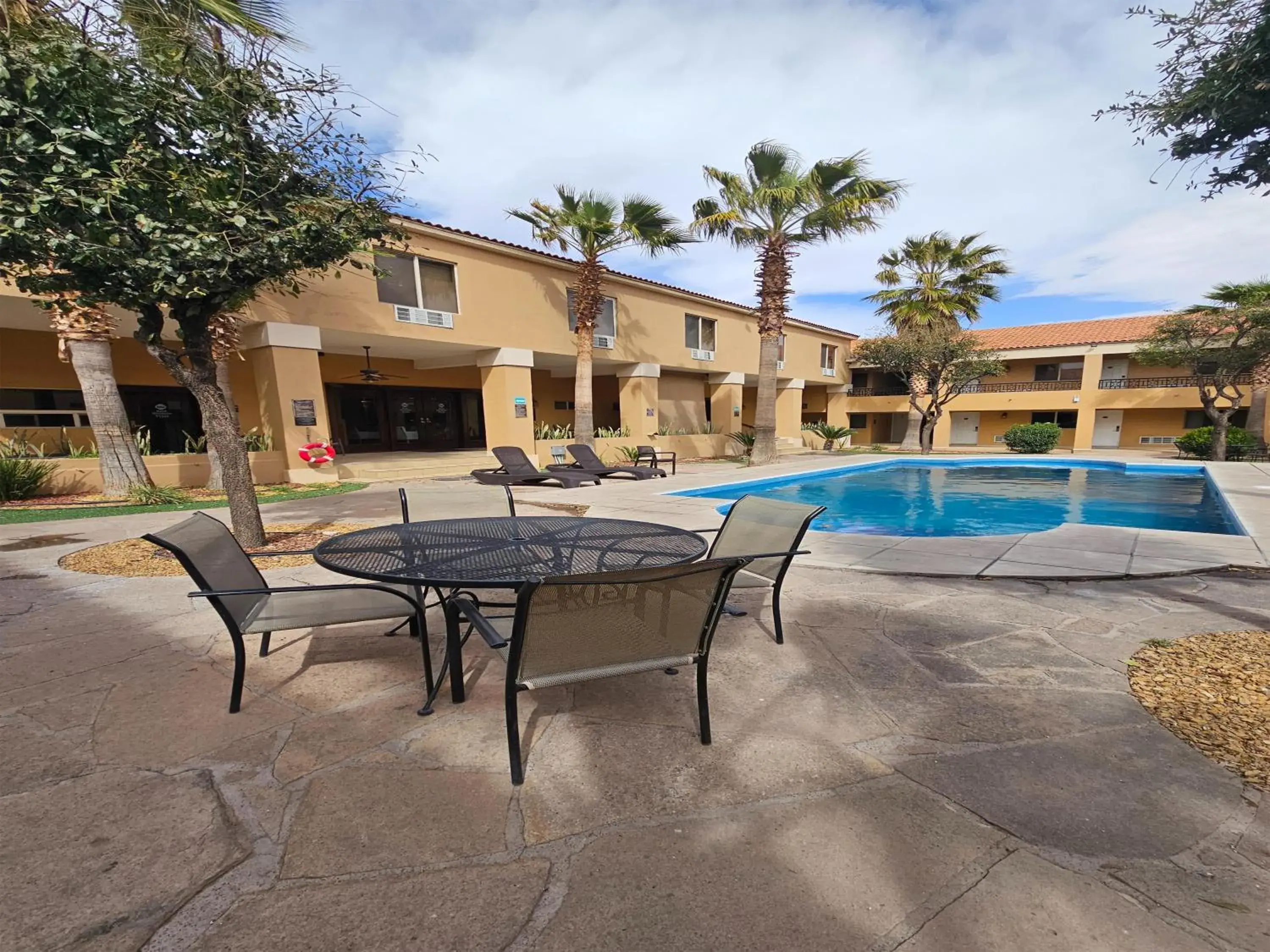 Property building in Best Western Plus Chihuahua Aeropuerto Property building in Best Western Plus Chihuahua Aeropuerto