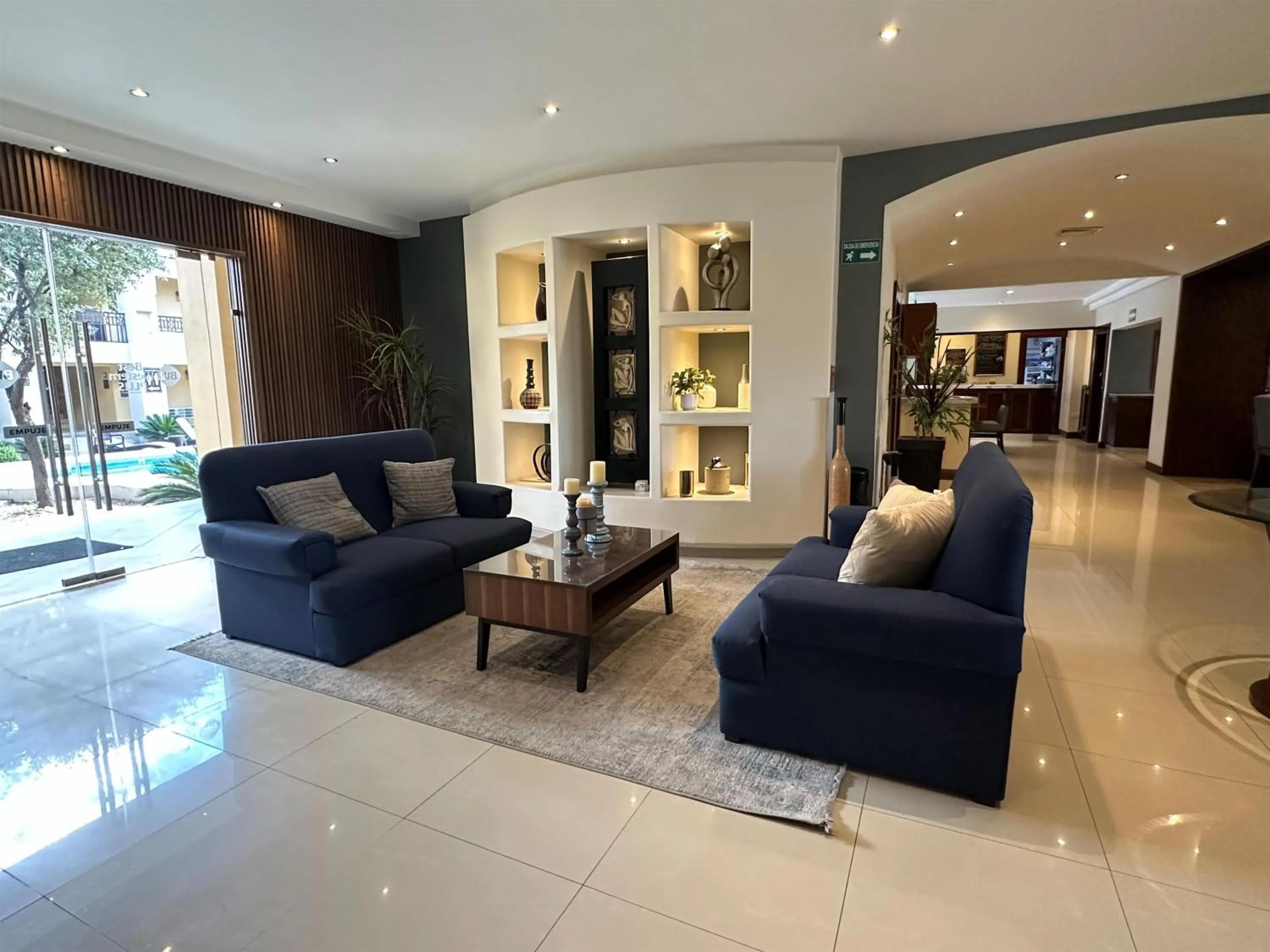 Lobby or reception in Best Western Plus Chihuahua Aeropuerto