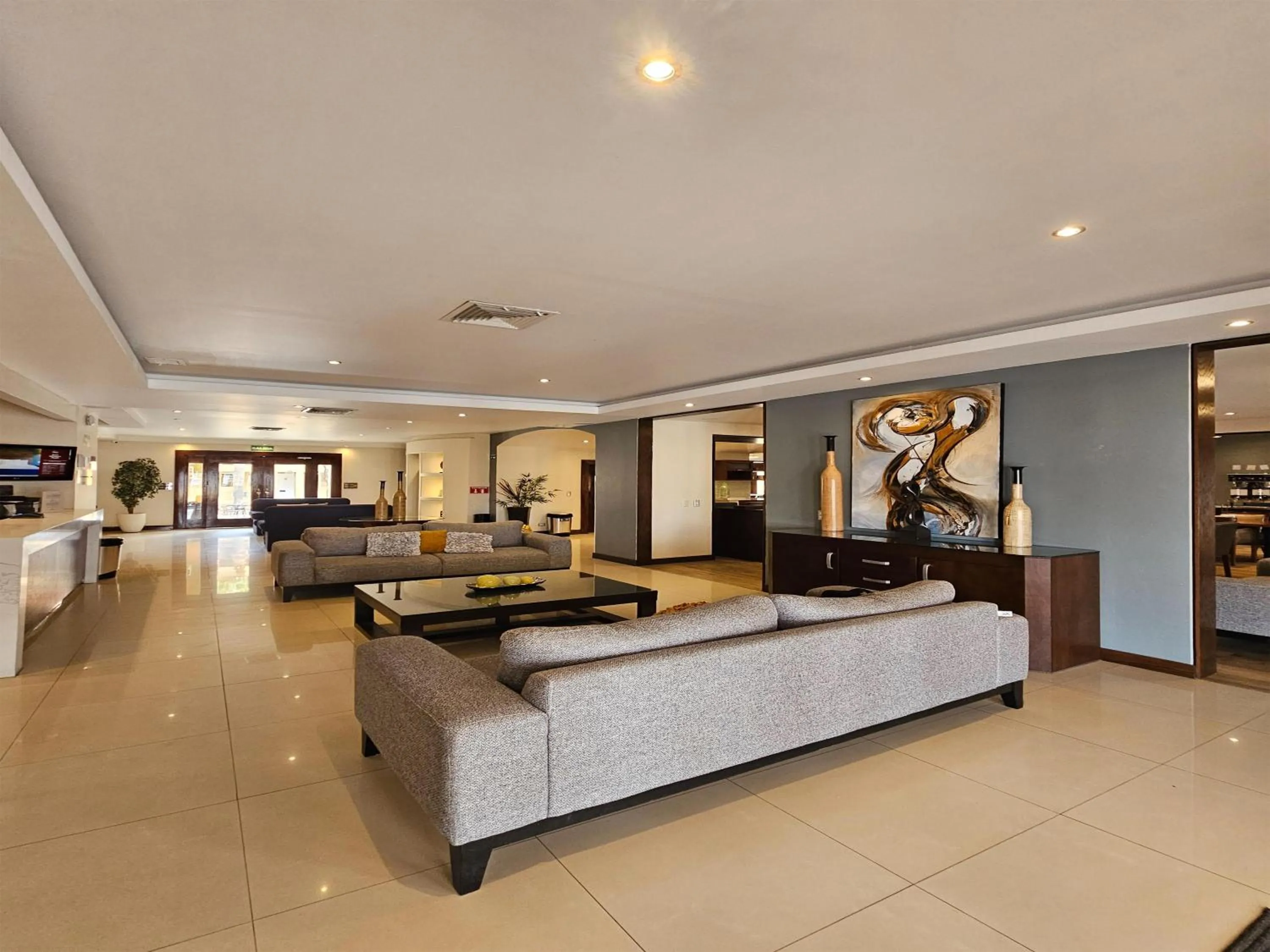Lobby or reception in Best Western Plus Chihuahua Aeropuerto