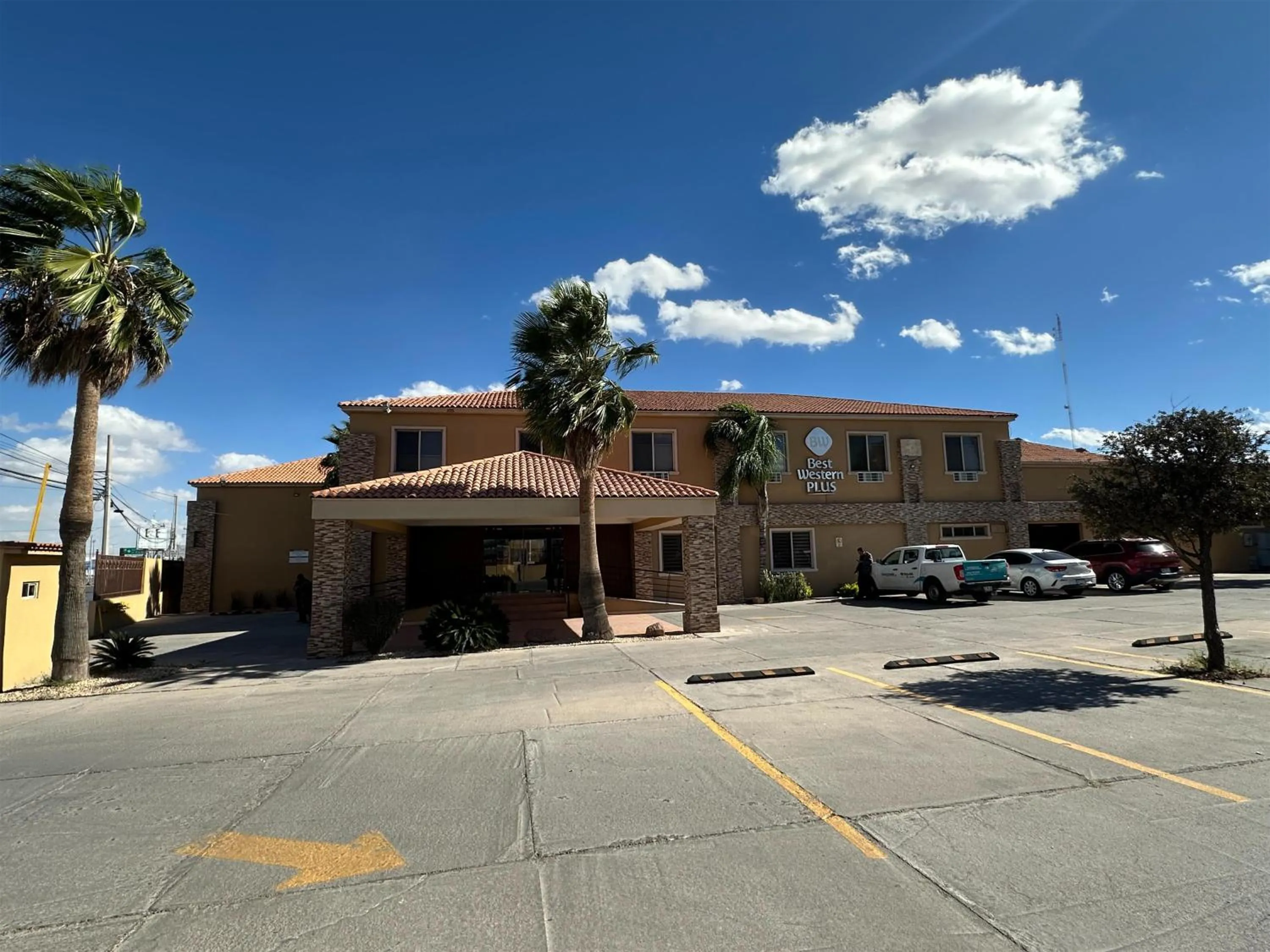 Property building in Best Western Plus Chihuahua Aeropuerto