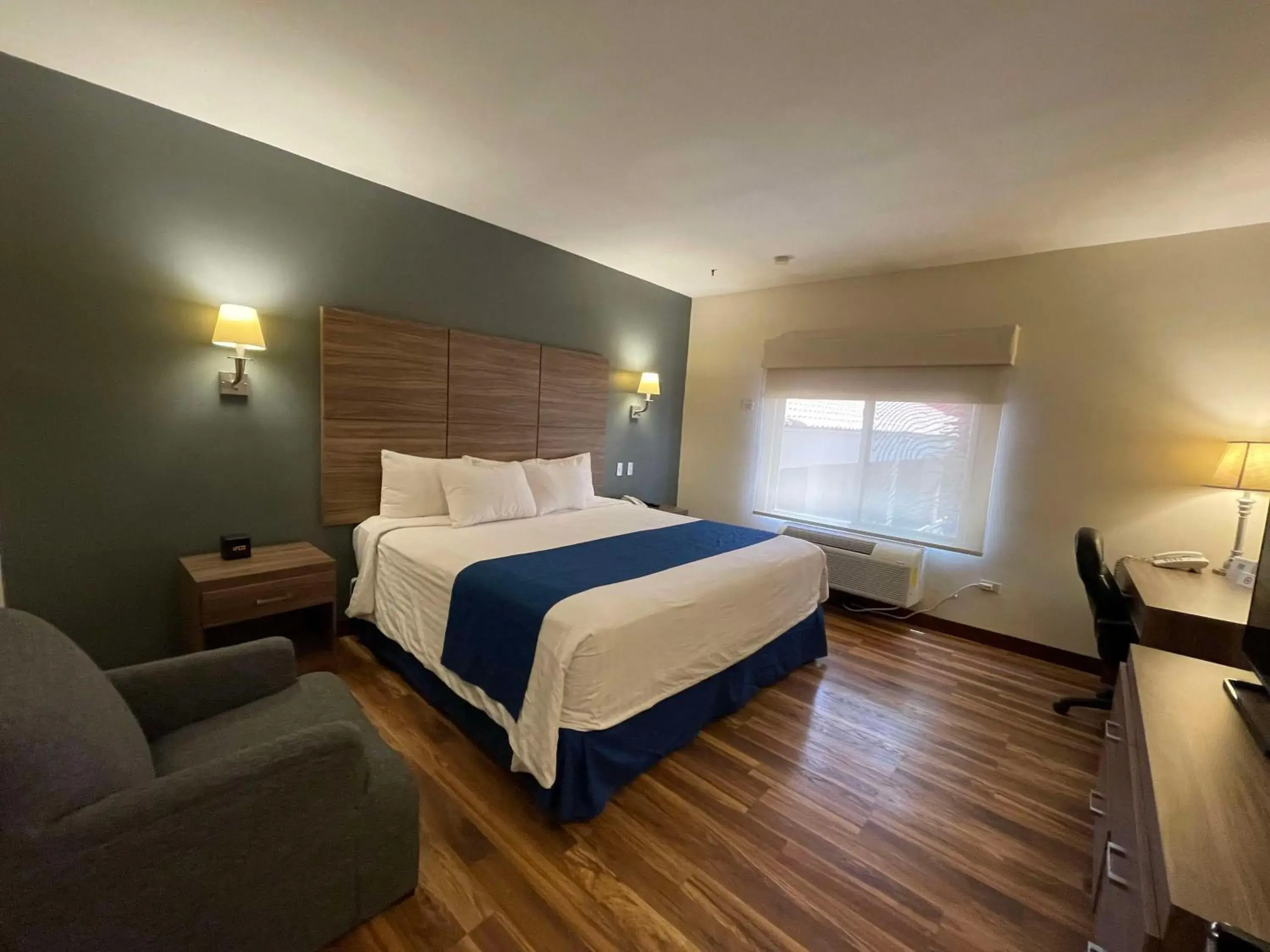 View (from property/room), Bed in Best Western Plus Chihuahua Aeropuerto View (from property/room), Bed in Best Western Plus Chihuahua Aeropuerto