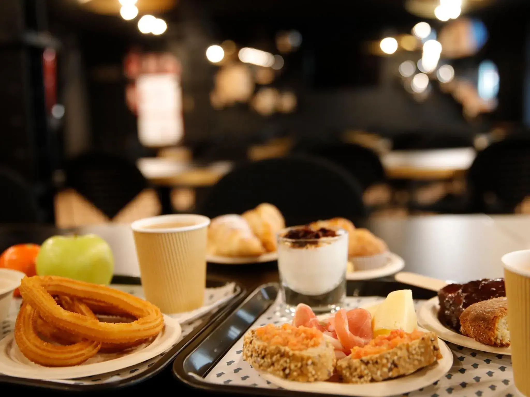 Breakfast in room00 Gran Vía Hostel Breakfast in room00 Gran Vía Hostel