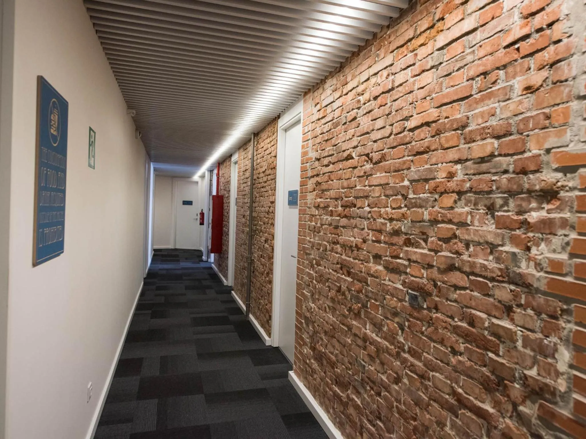 Decorative detail in room00 Gran Vía Hostel