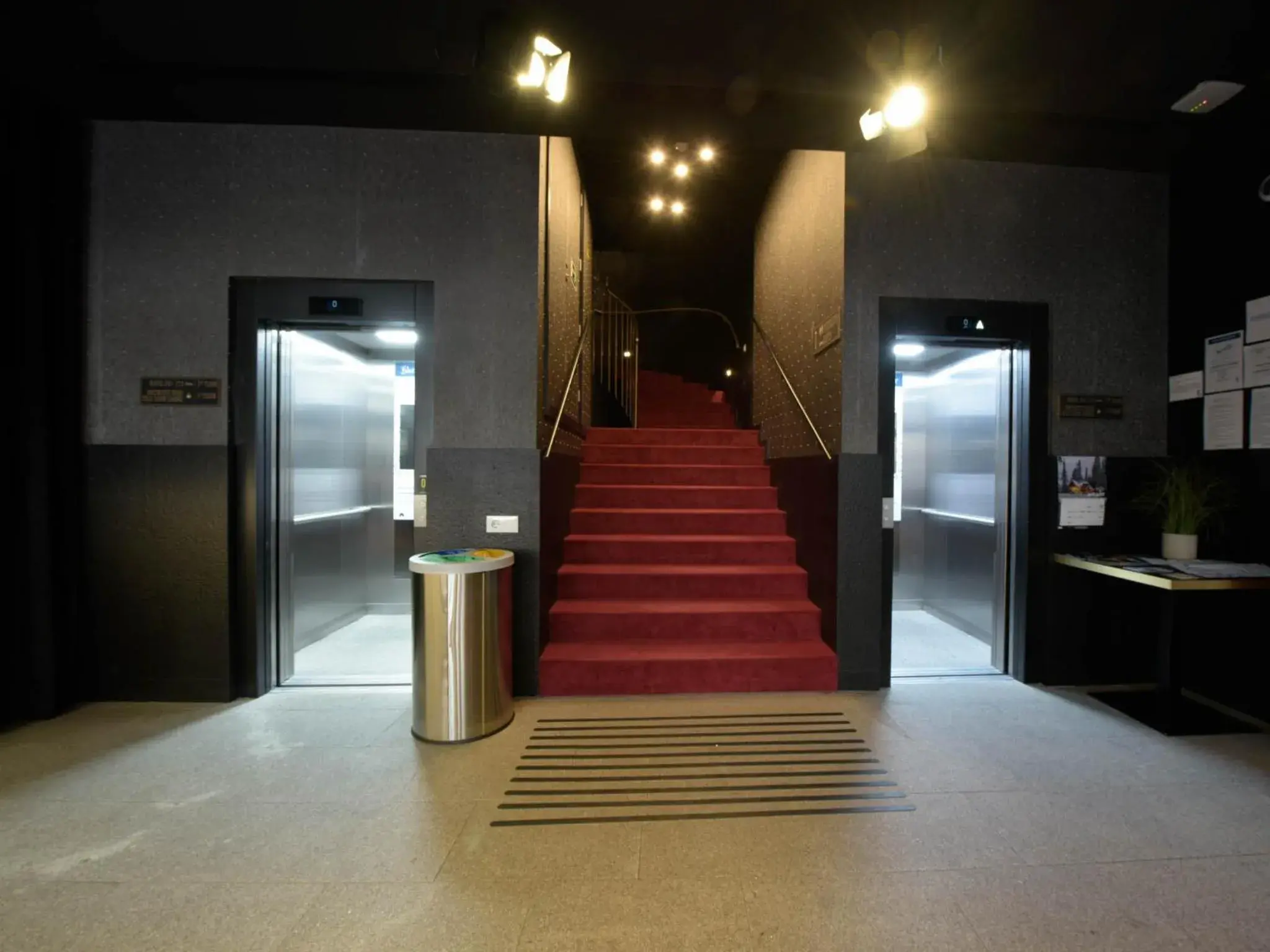 Lobby or reception in room00 Gran Vía Hostel Lobby or reception in room00 Gran Vía Hostel