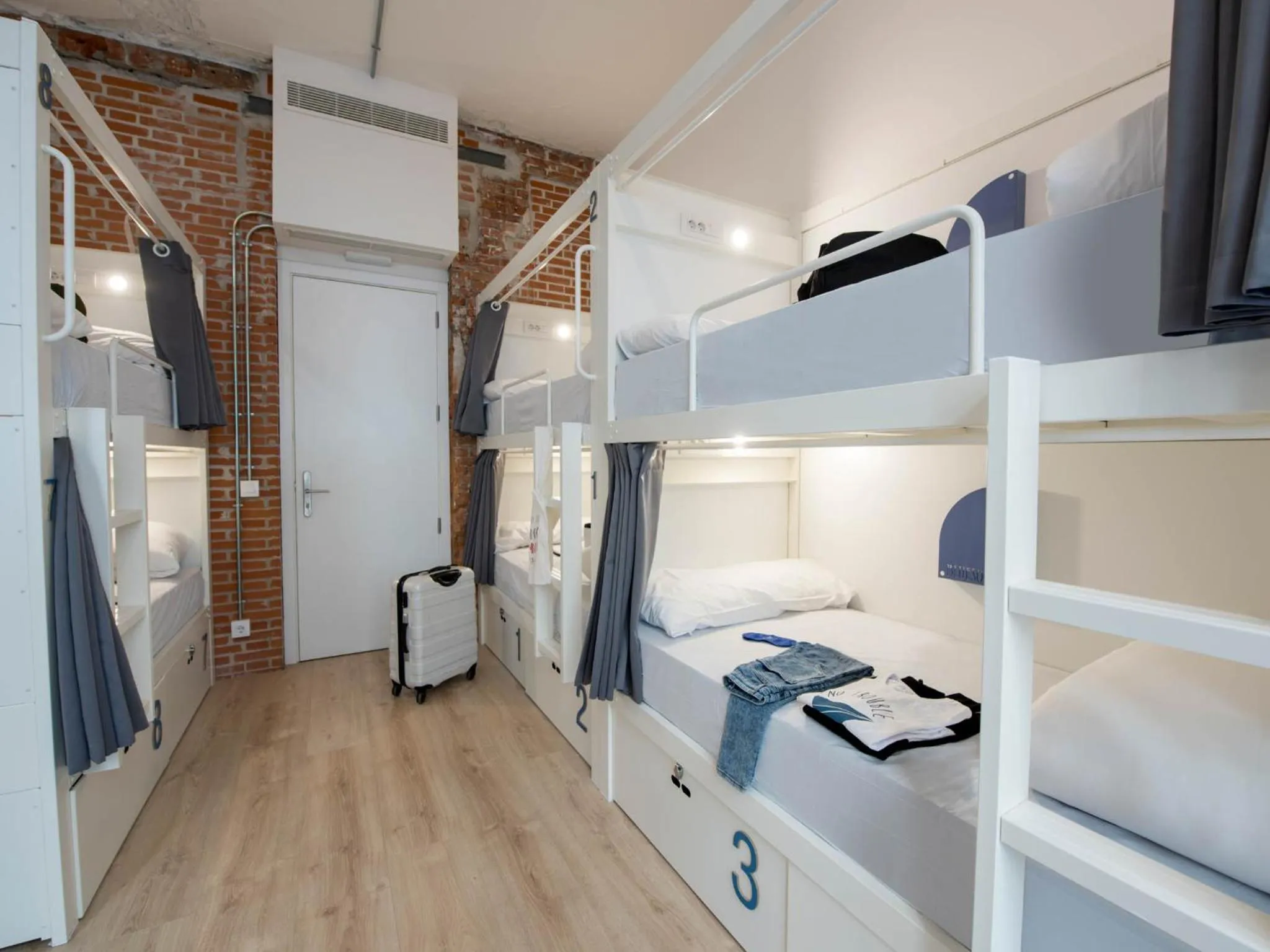 bunk bed, Bed in room00 Gran Vía Hostel