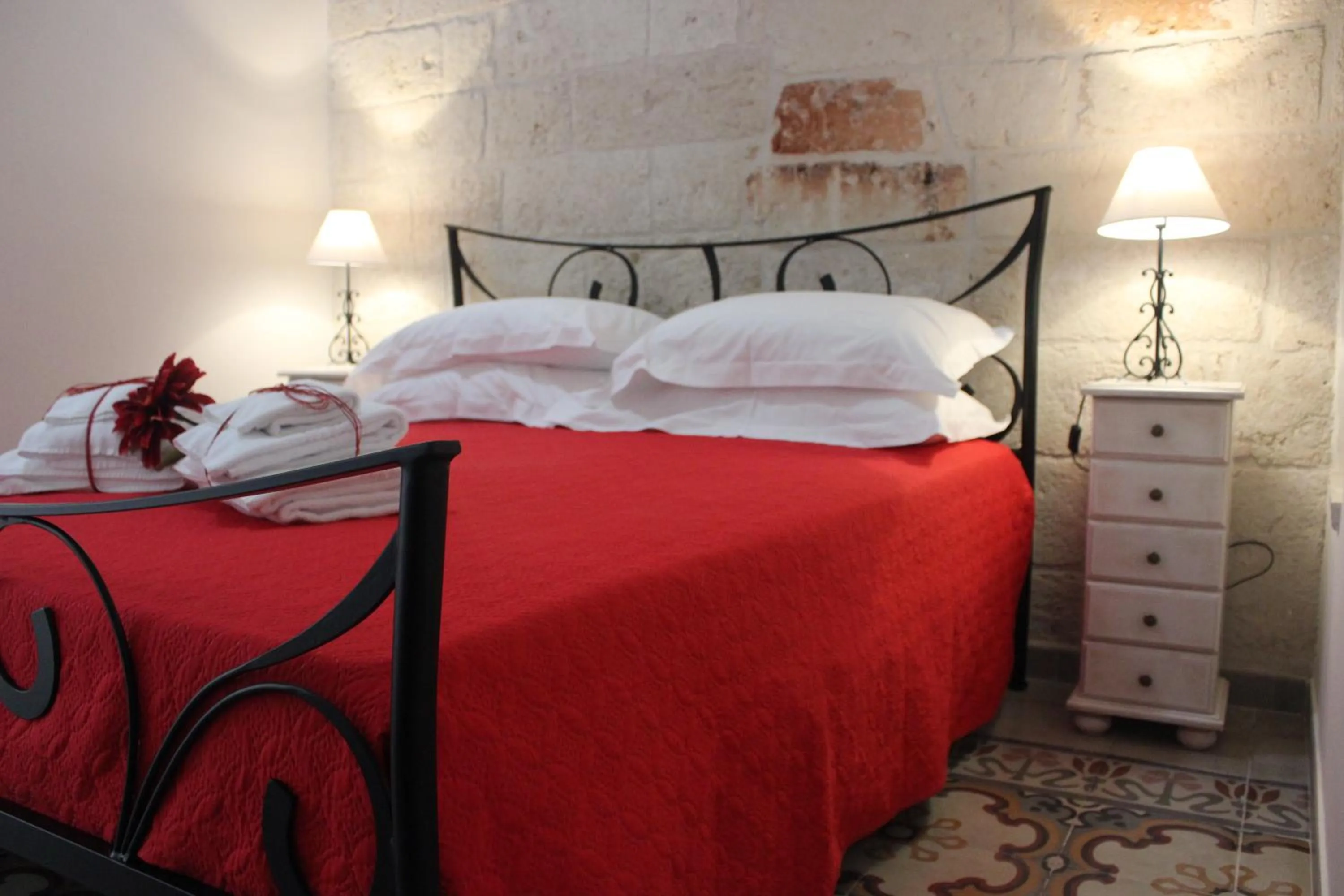 Photo of the whole room, Bed in Dimora Girolamo