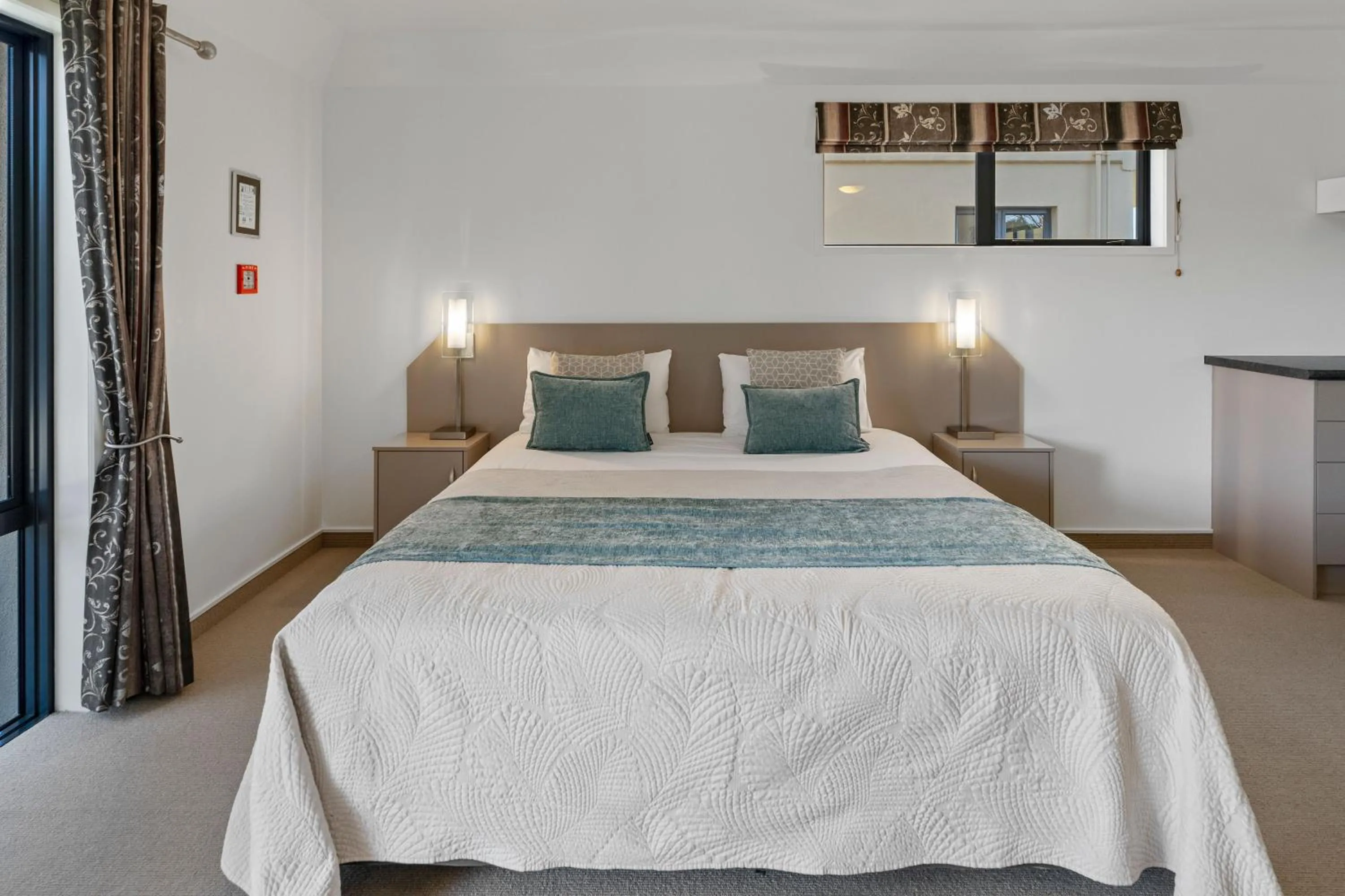 Bed in Avalon Manor Motel